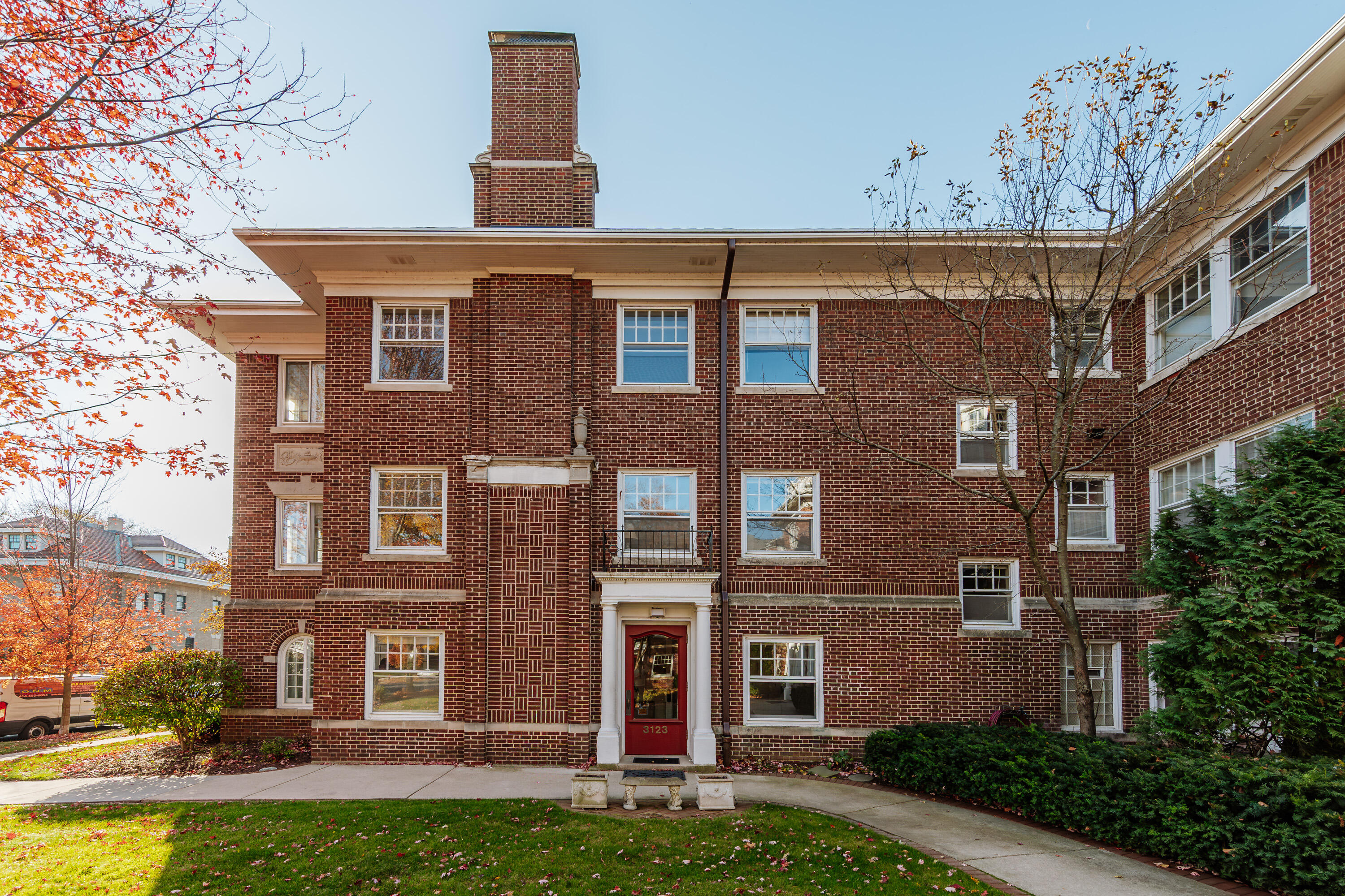 3123 N Marietta Ave Unit: #1