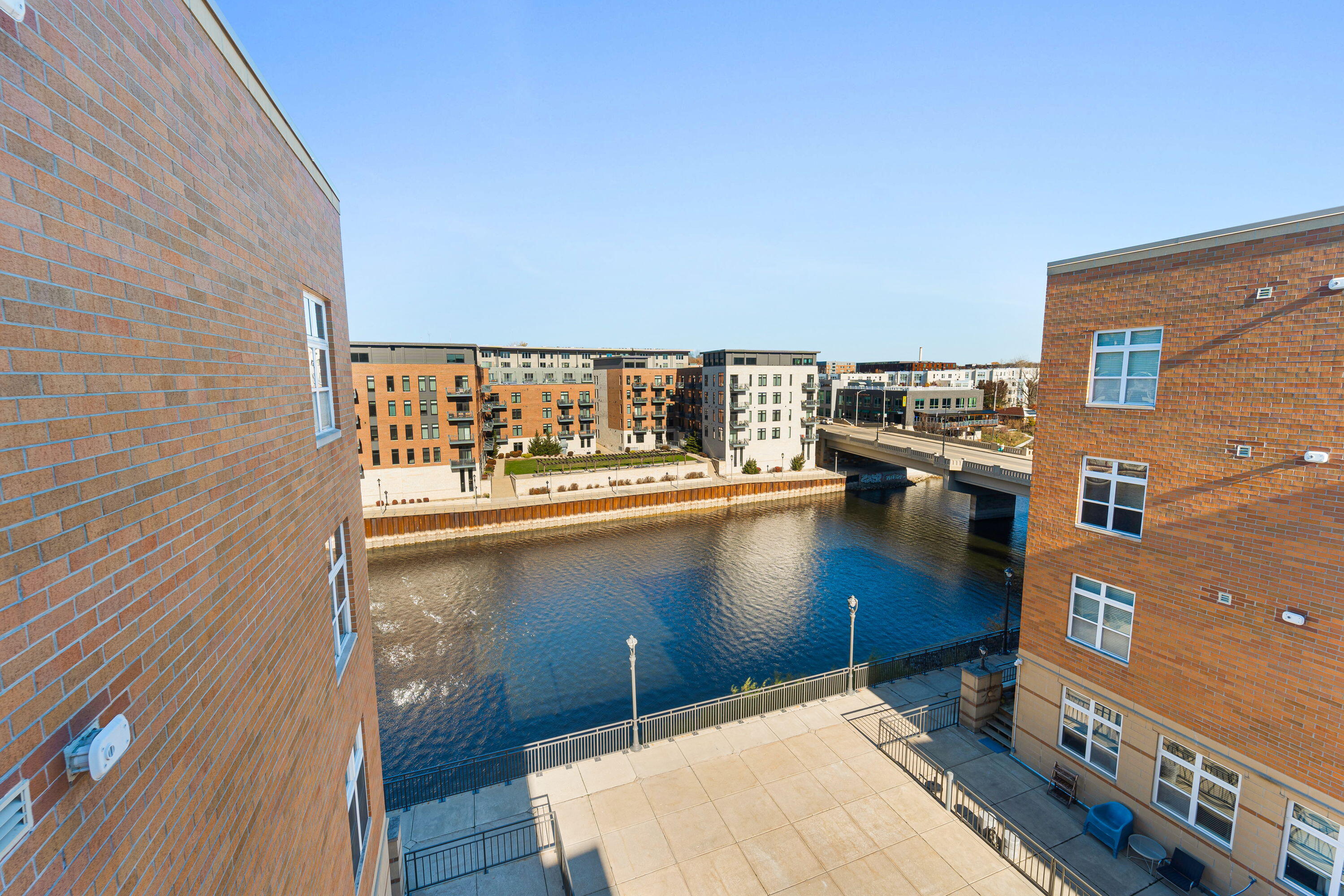 1915 N Water St Unit: 406