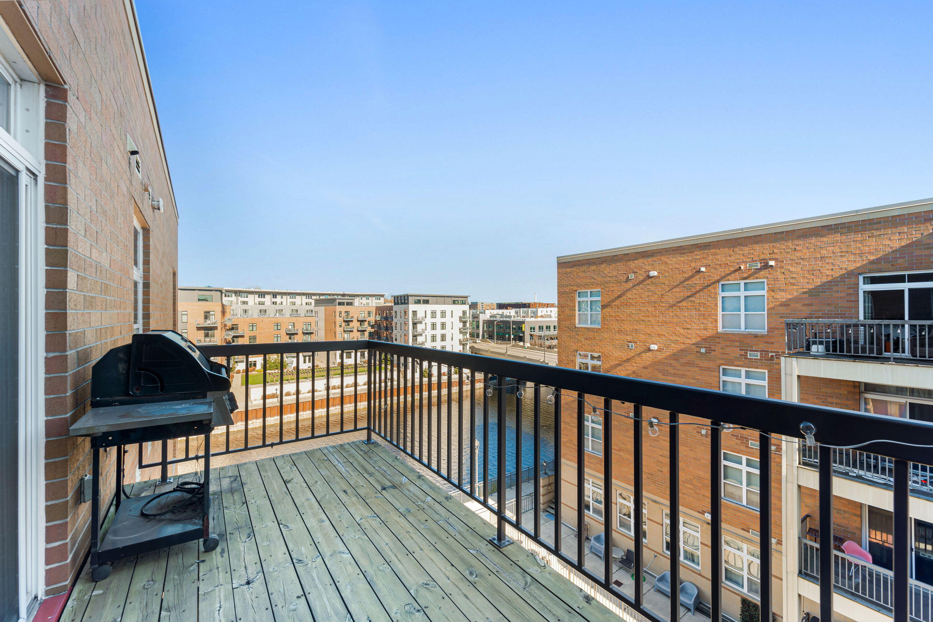 1915 N Water St Unit: 406