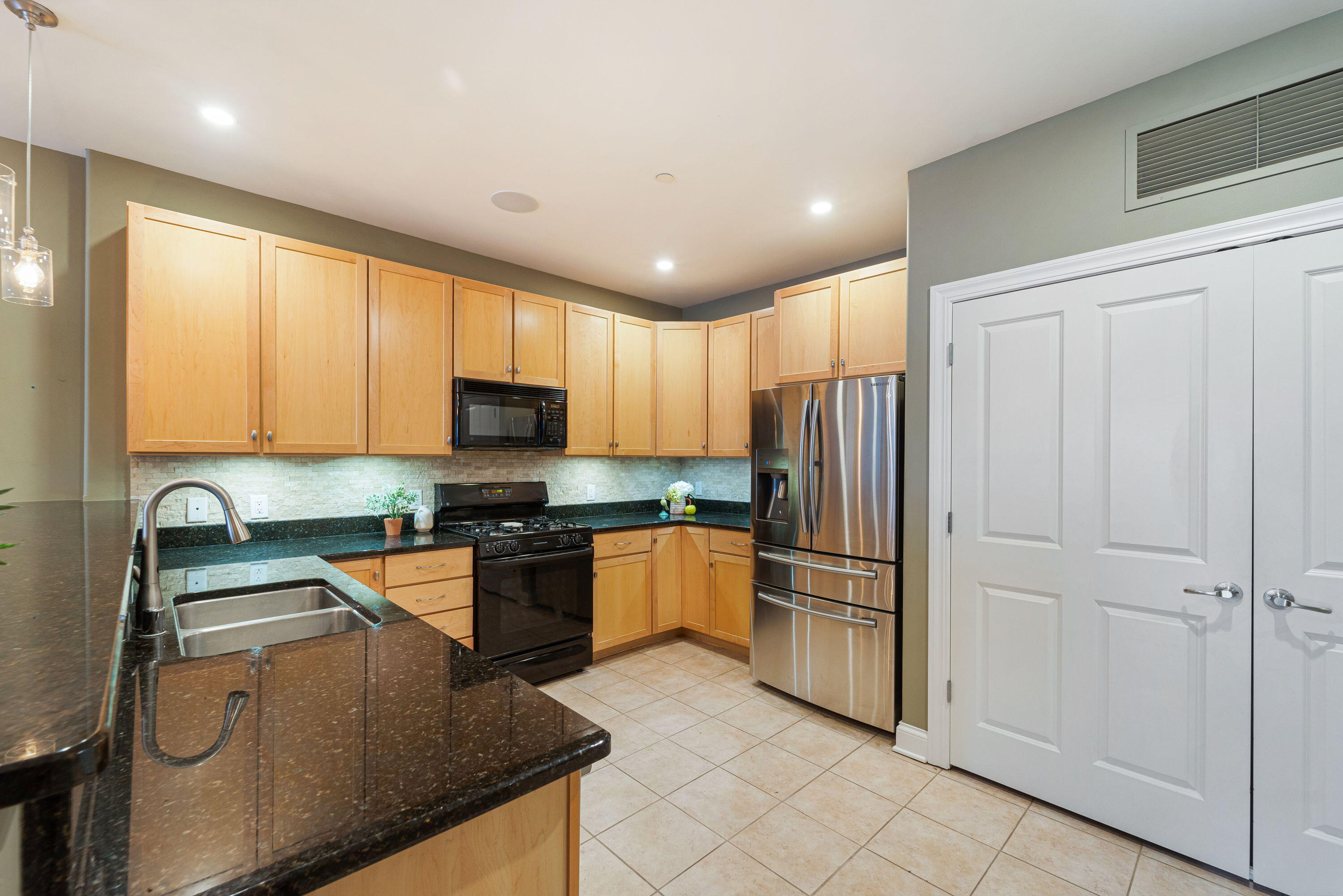 1915 N Water St Unit: 406