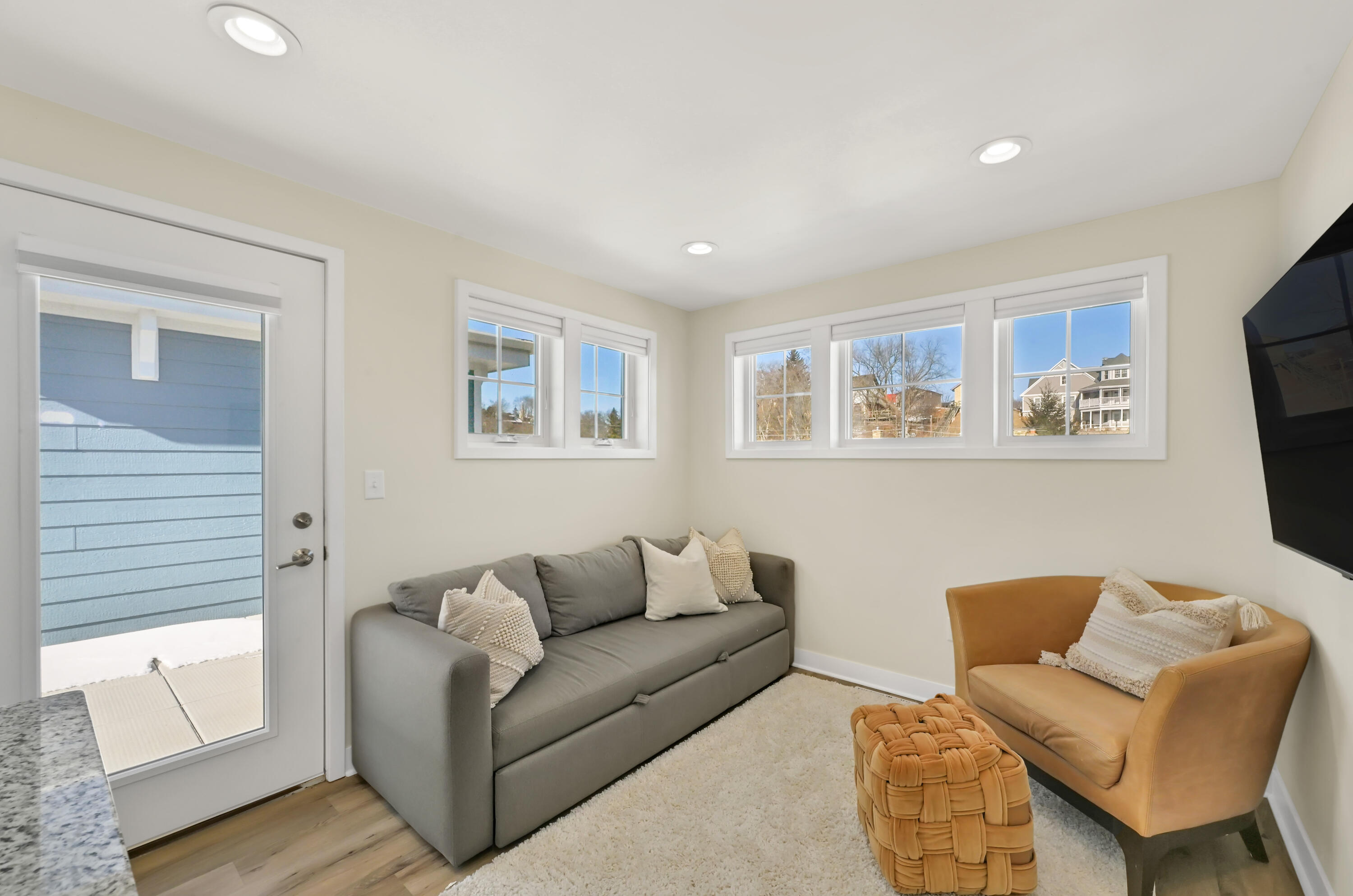 307 E Pier St