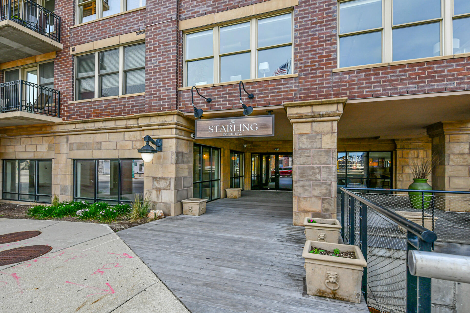 102 N Water St Unit: 511