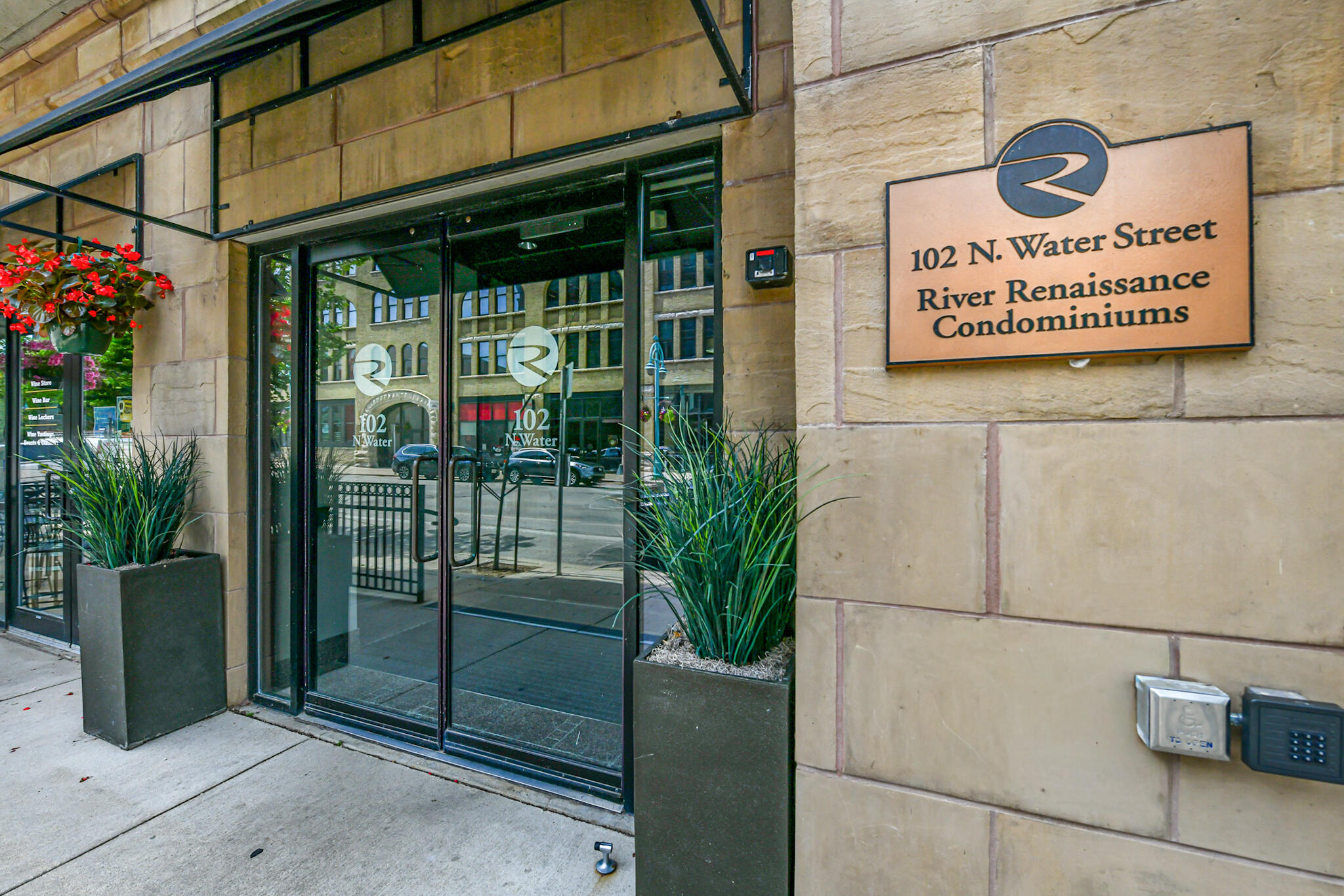 102 N Water St Unit: 511