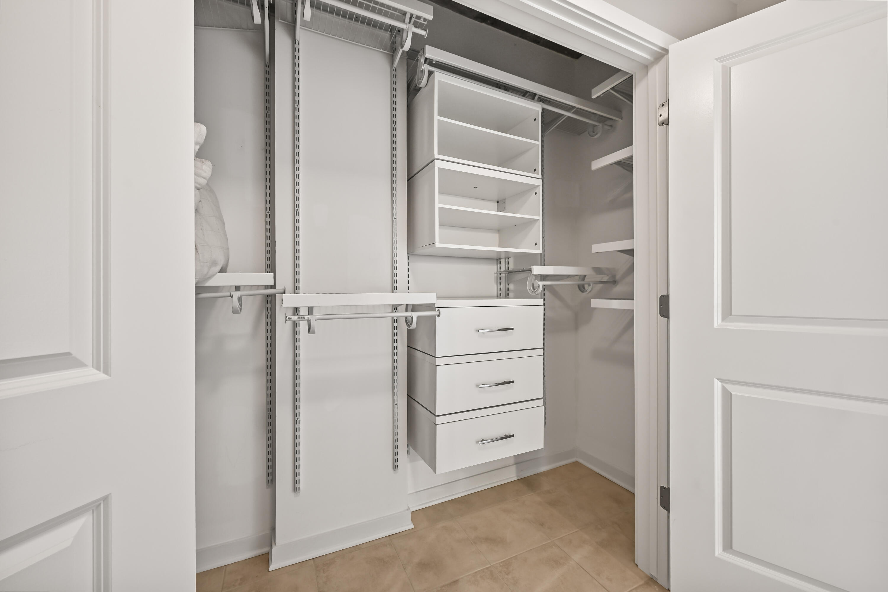 102 N Water St Unit: 511