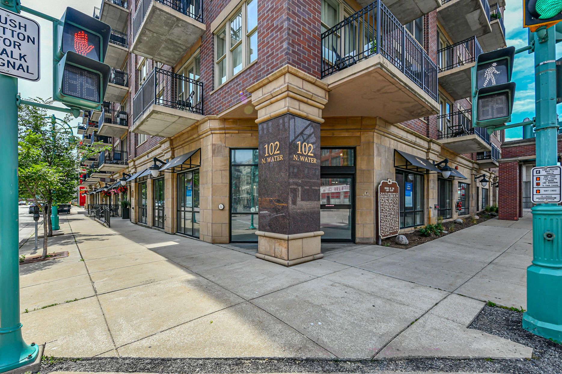 102 N Water St Unit: 511
