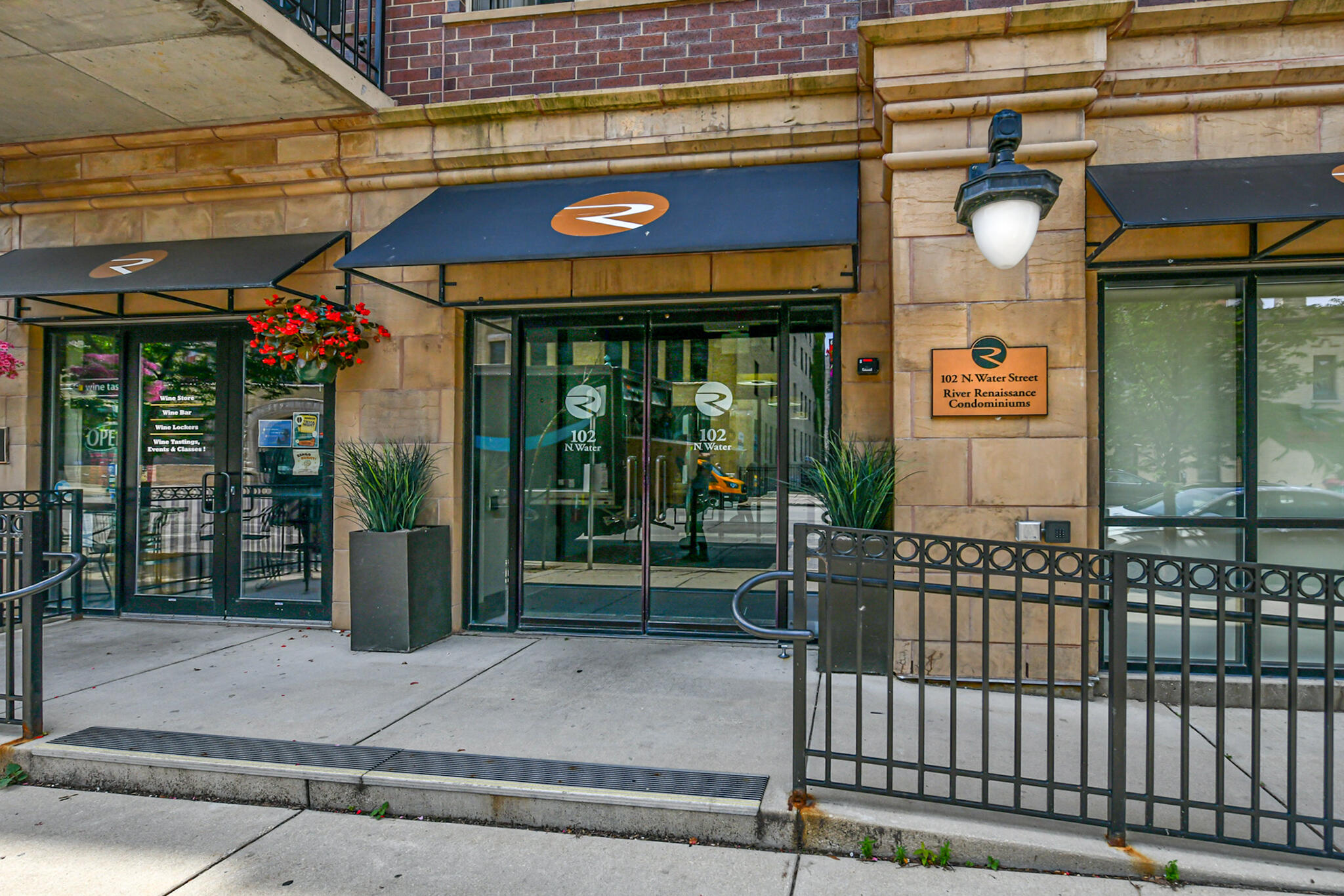 102 N Water St Unit: 511