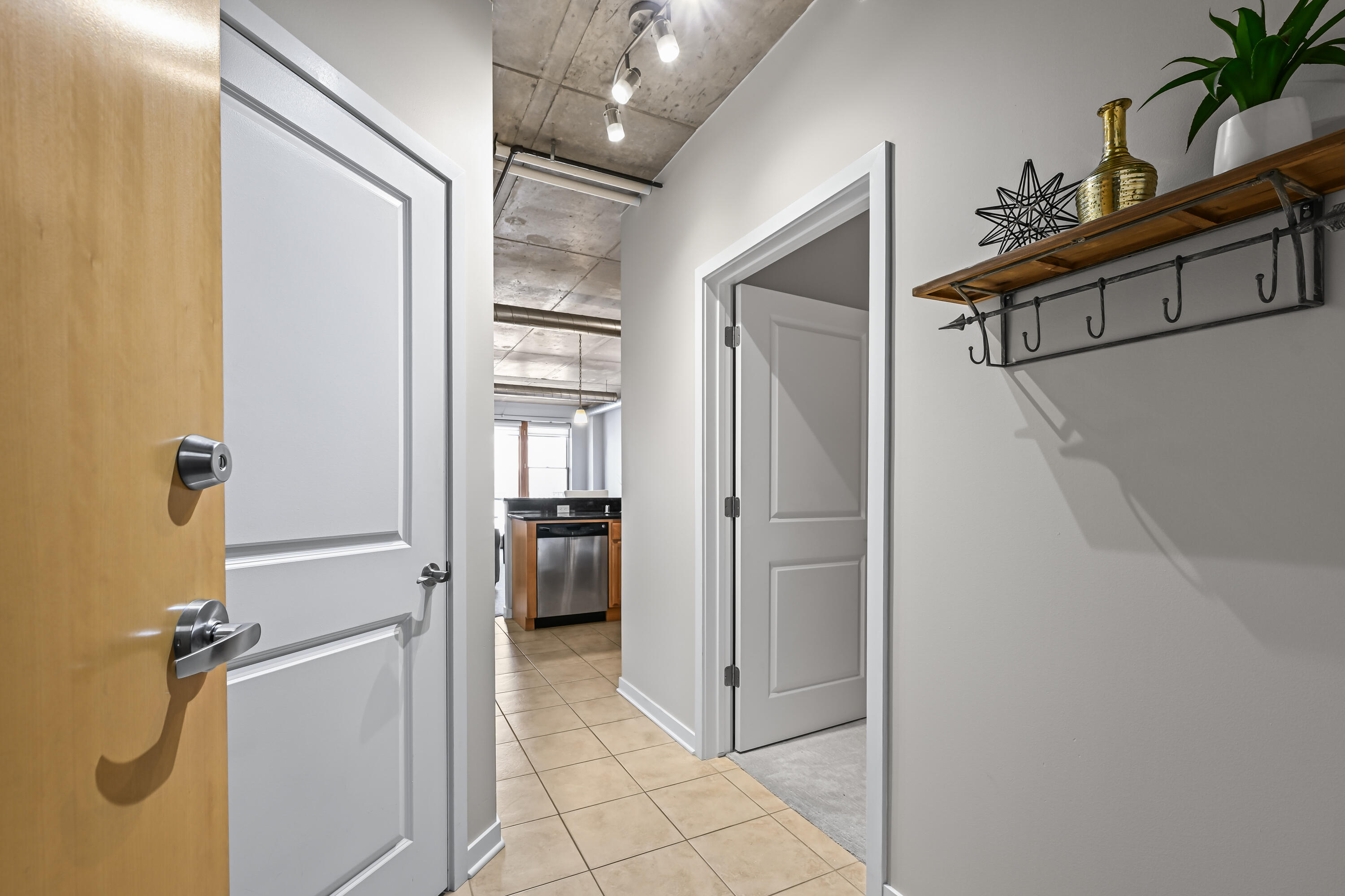 102 N Water St Unit: 511