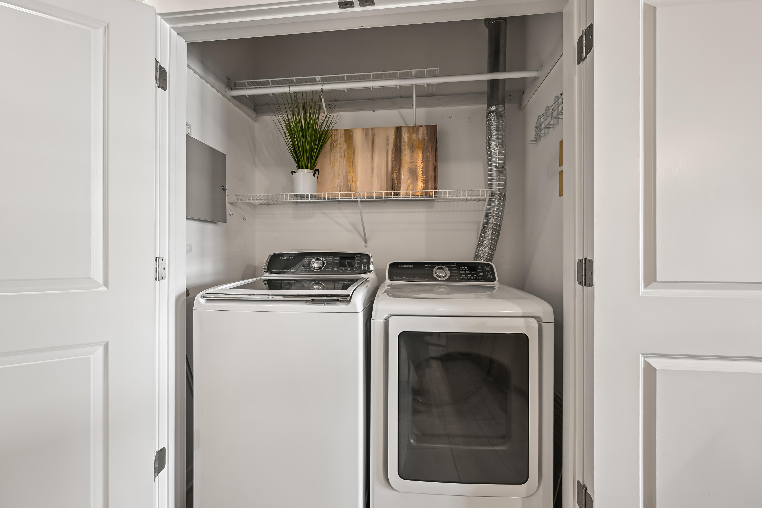 102 N Water St Unit: 511