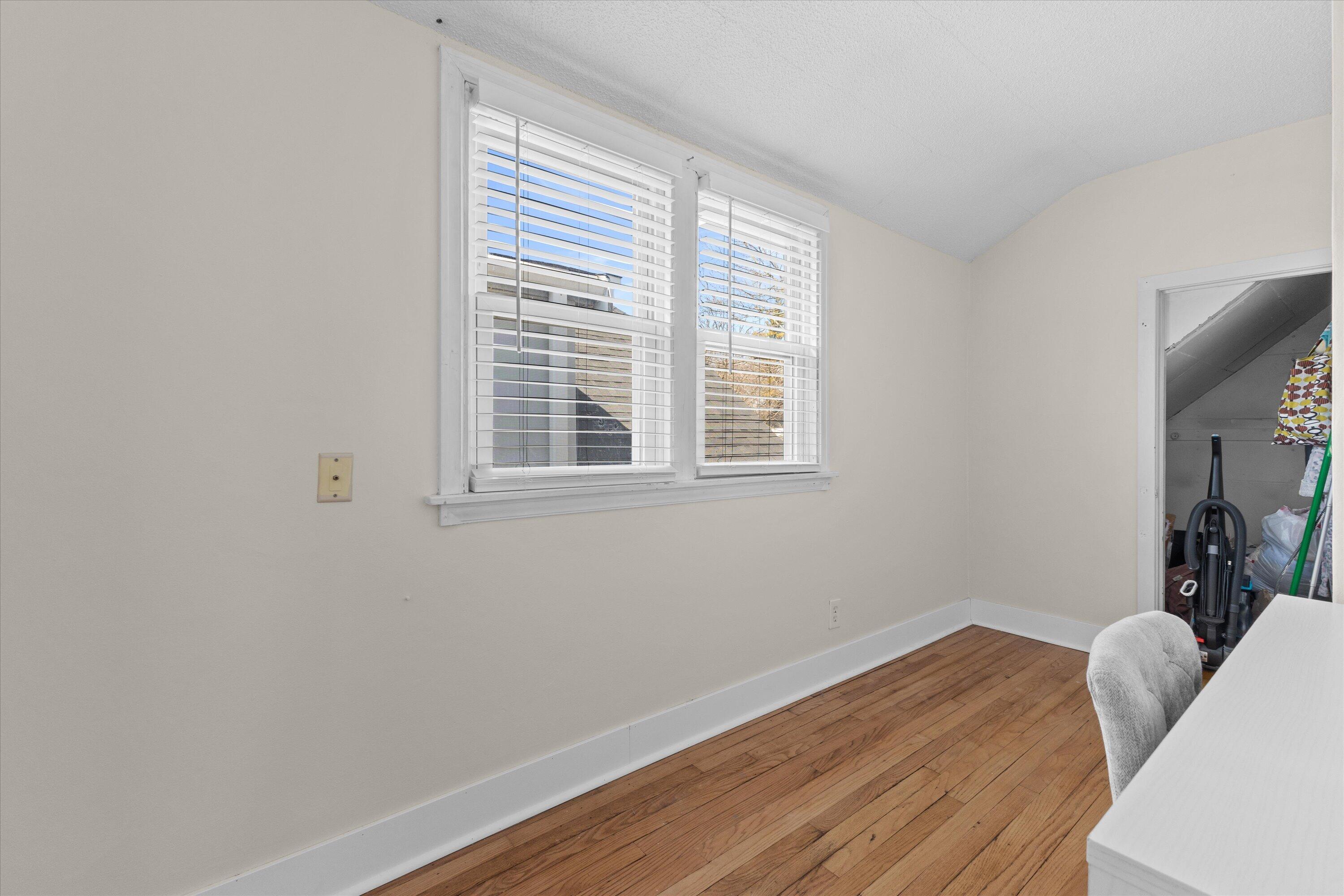 311 E Rosedale Ave Unit: Upper/2