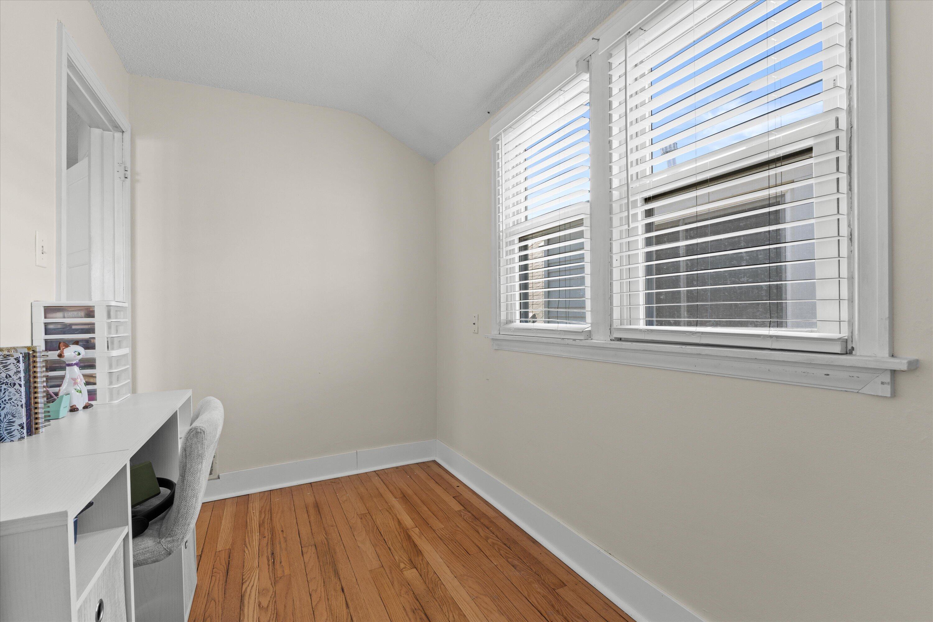 311 E Rosedale Ave Unit: Upper/2