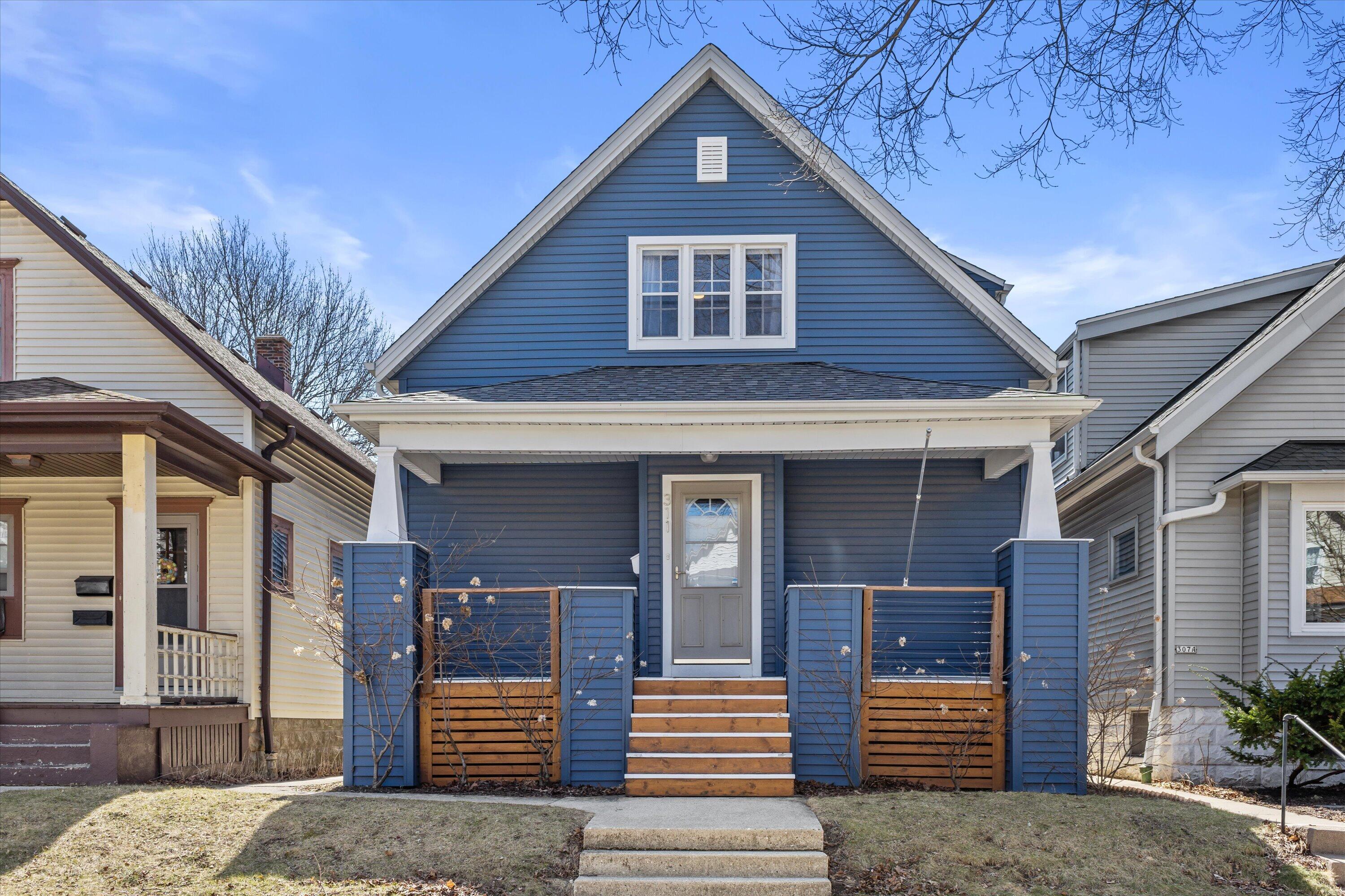 311 E Rosedale Ave Unit: Upper/2