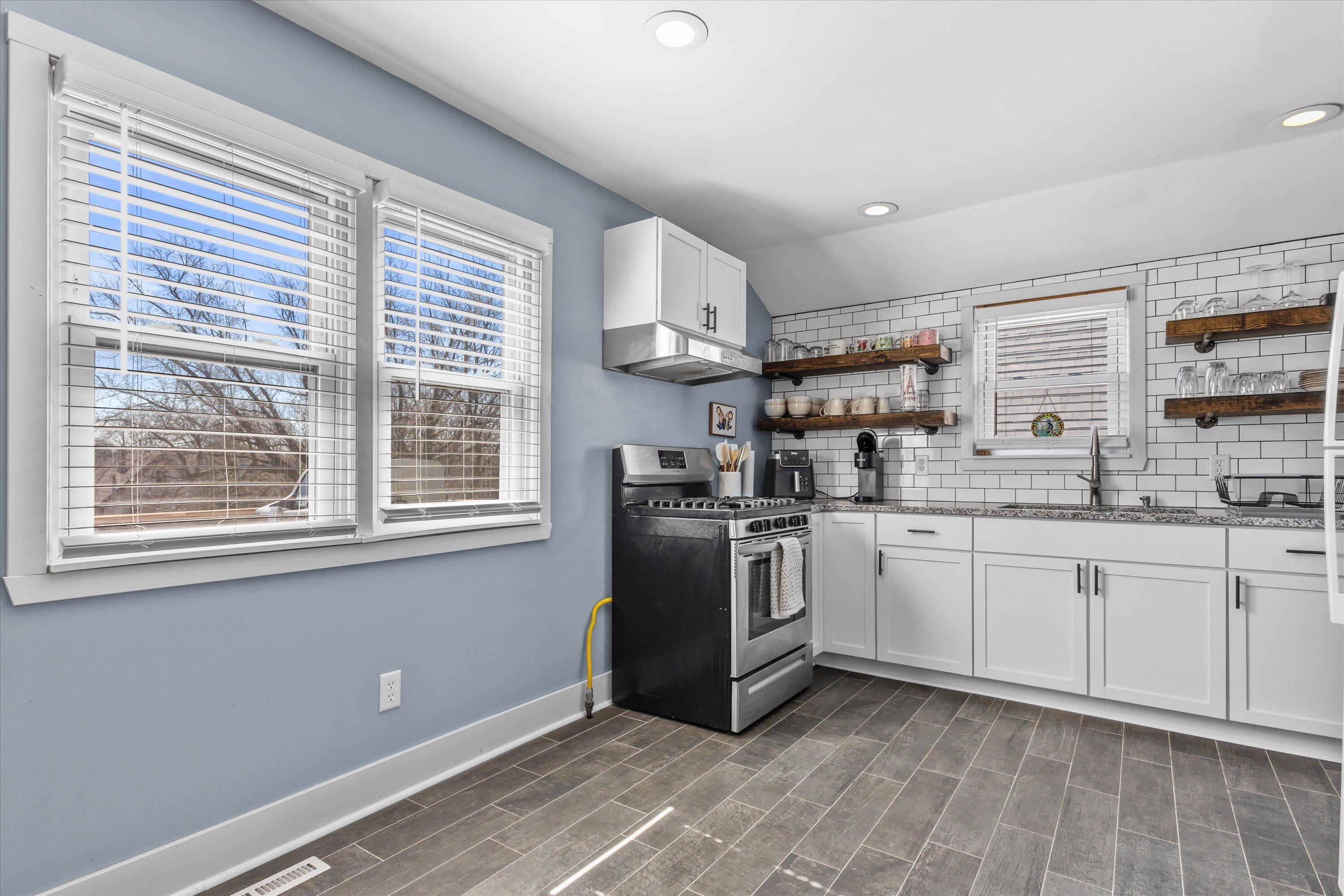 311 E Rosedale Ave Unit: Upper/2