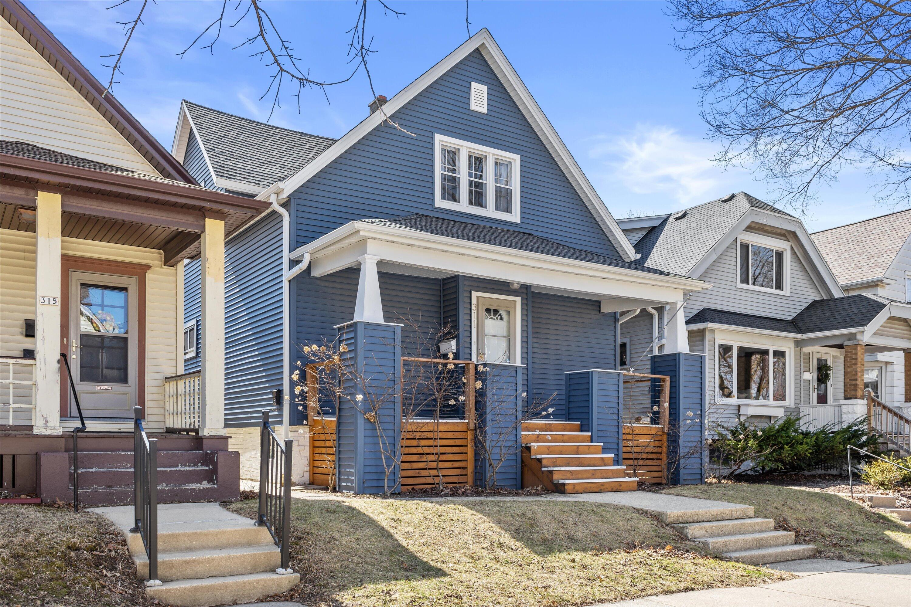 311 E Rosedale Ave Unit: Upper/2