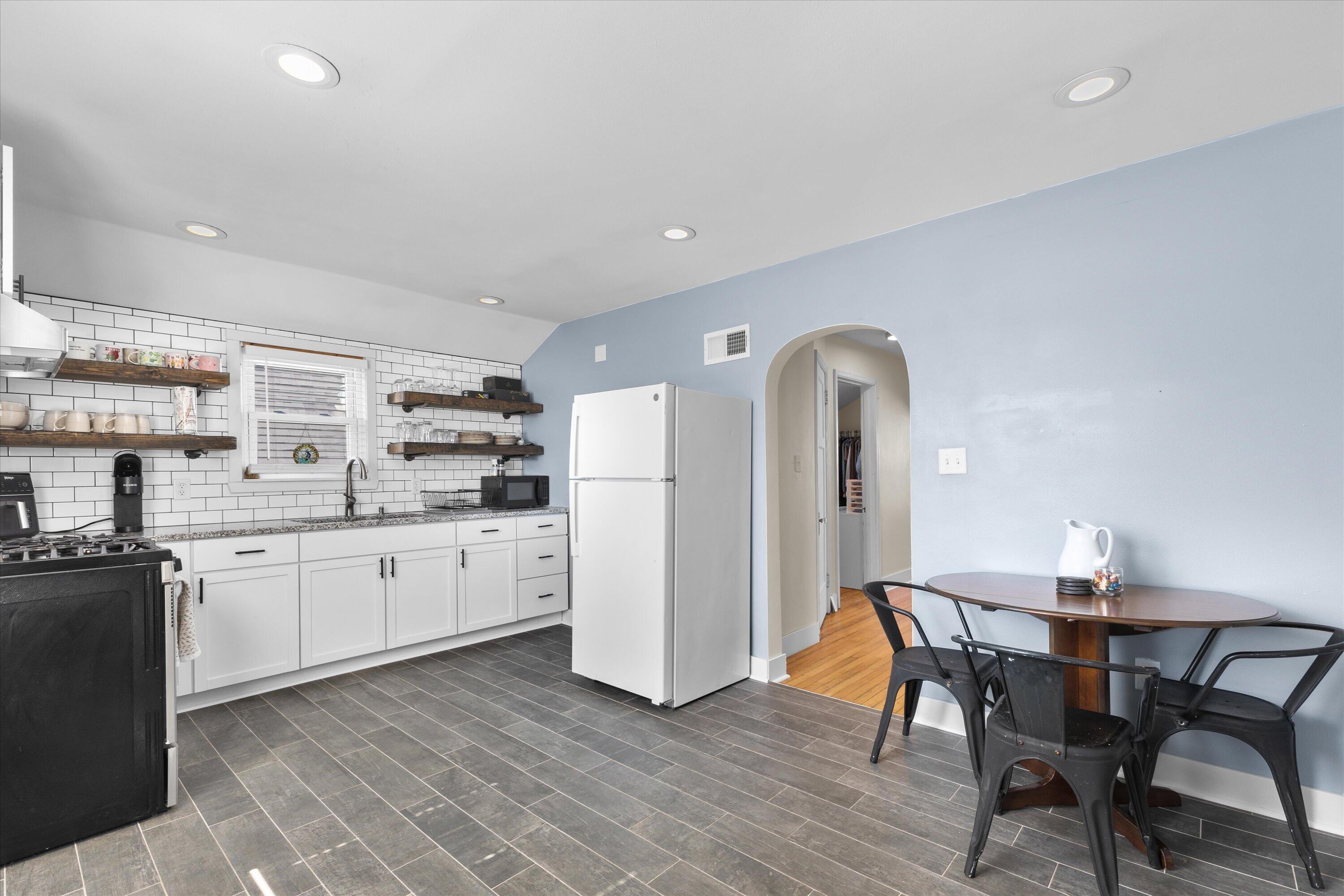311 E Rosedale Ave Unit: Upper/2