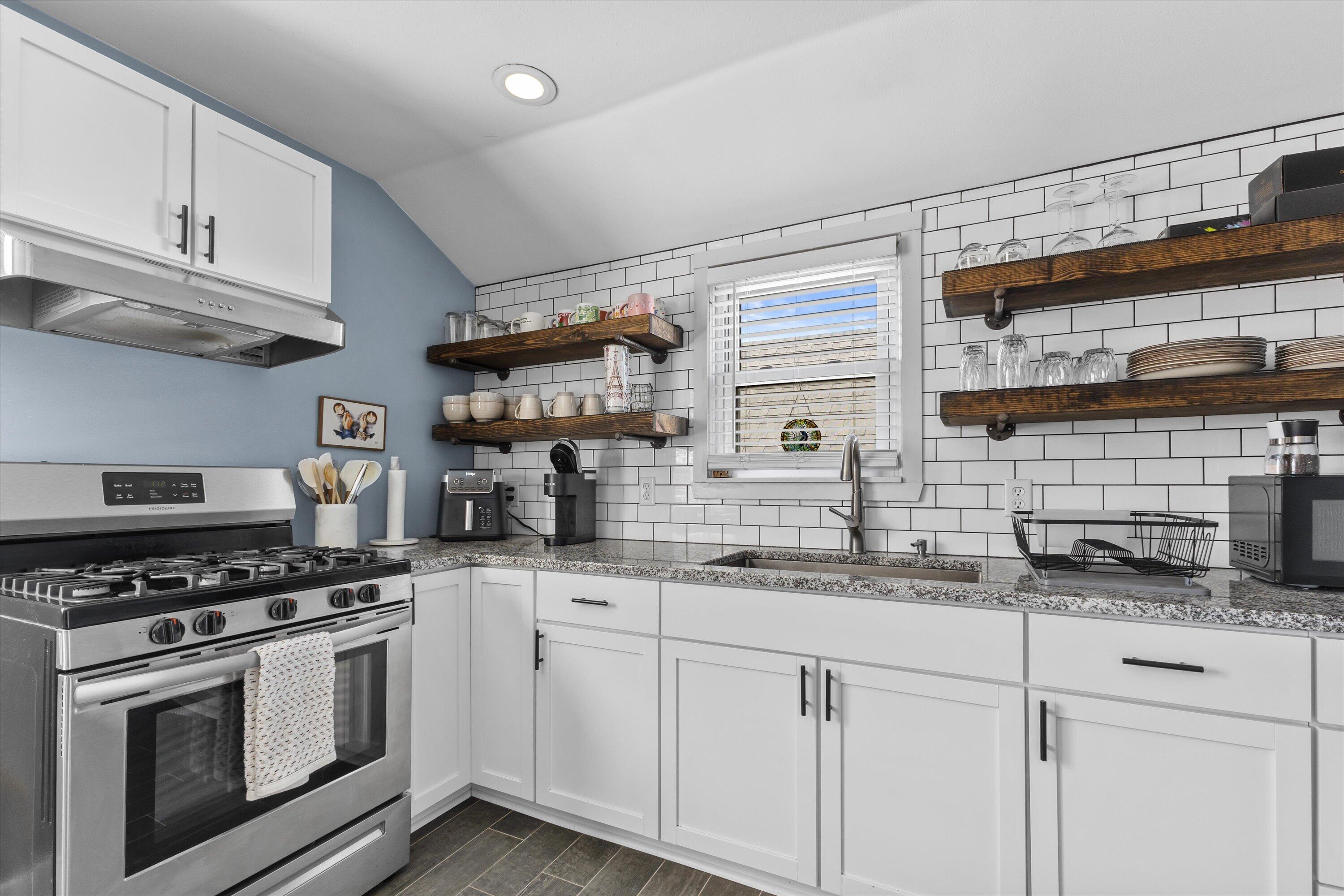311 E Rosedale Ave Unit: Upper/2