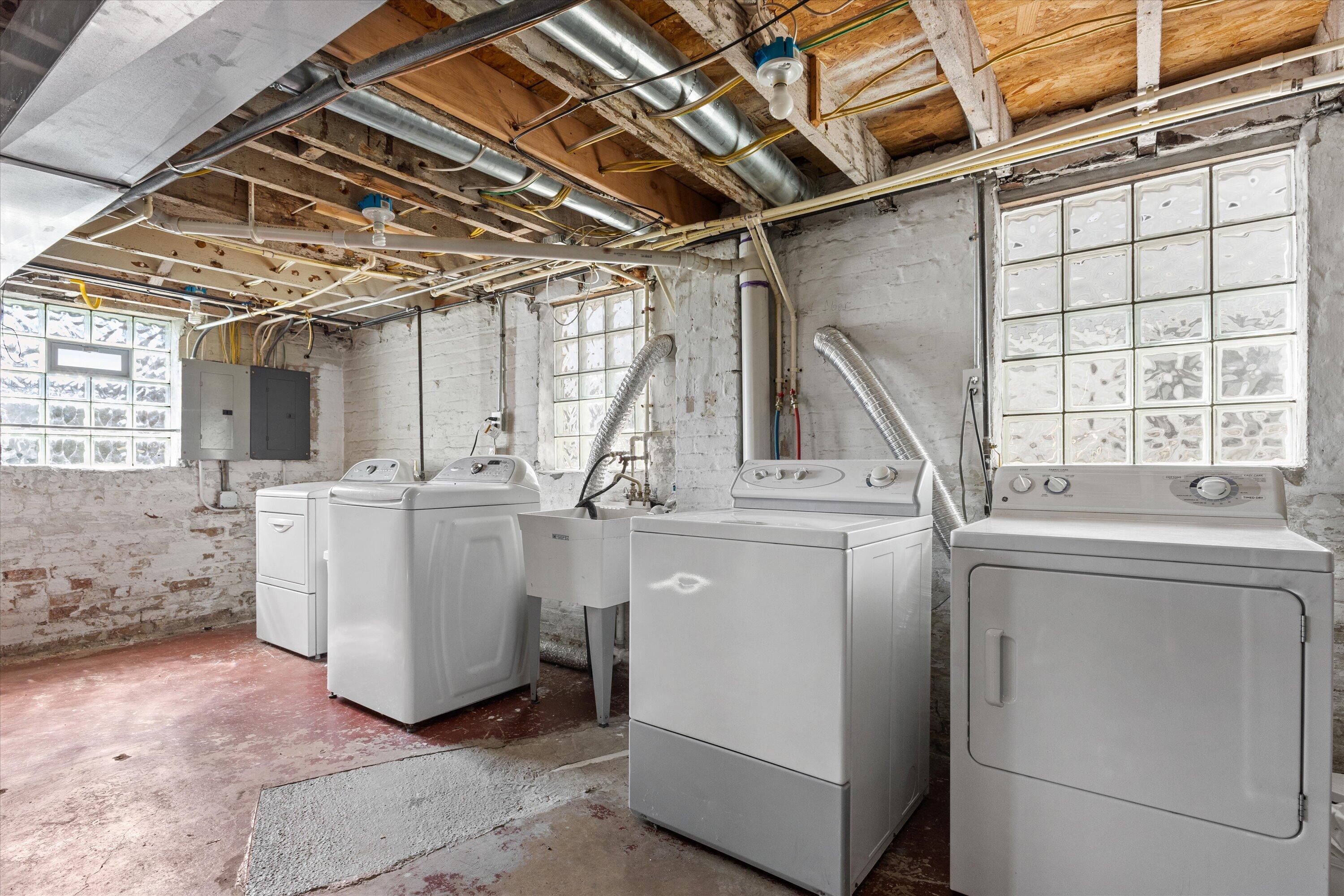 311 E Rosedale Ave Unit: Upper/2