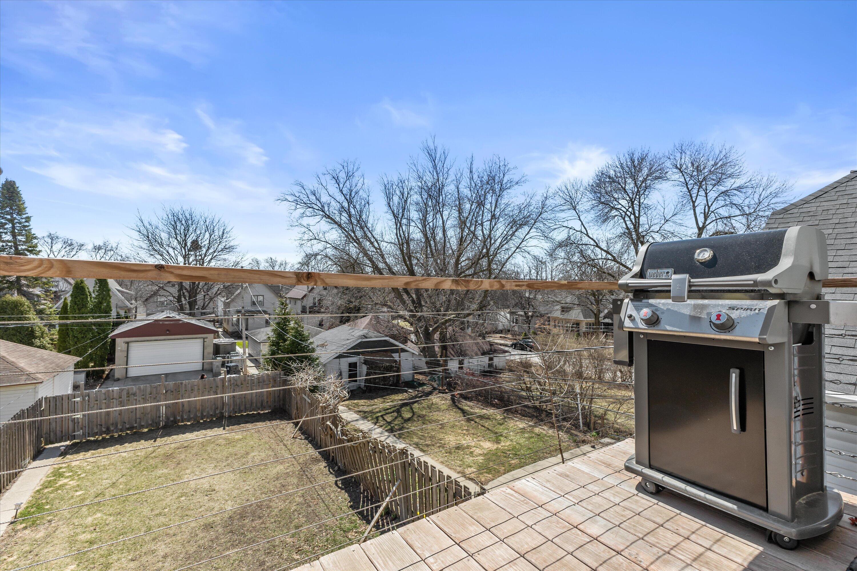 311 E Rosedale Ave Unit: Upper/2