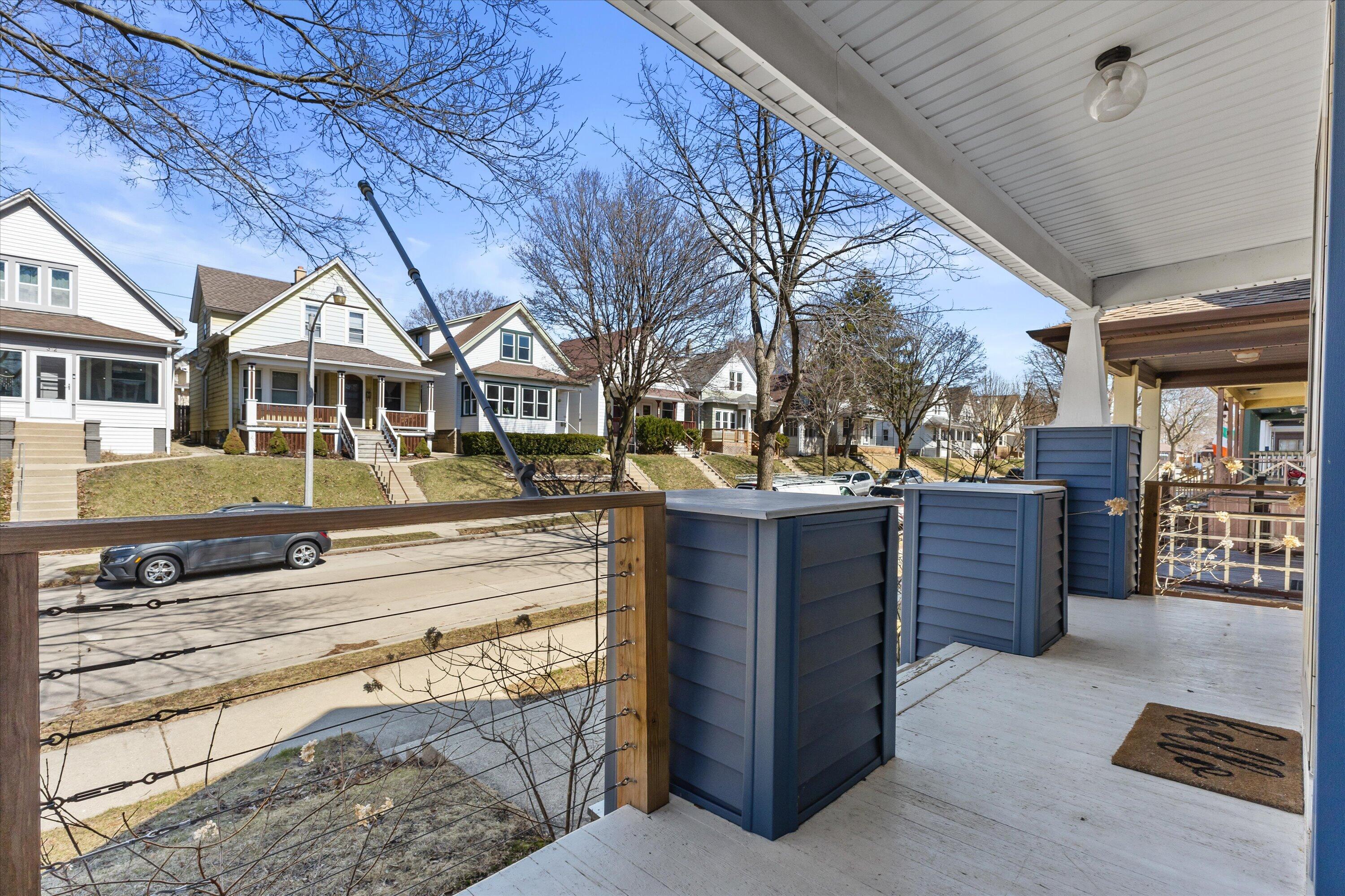 311 E Rosedale Ave Unit: Upper/2