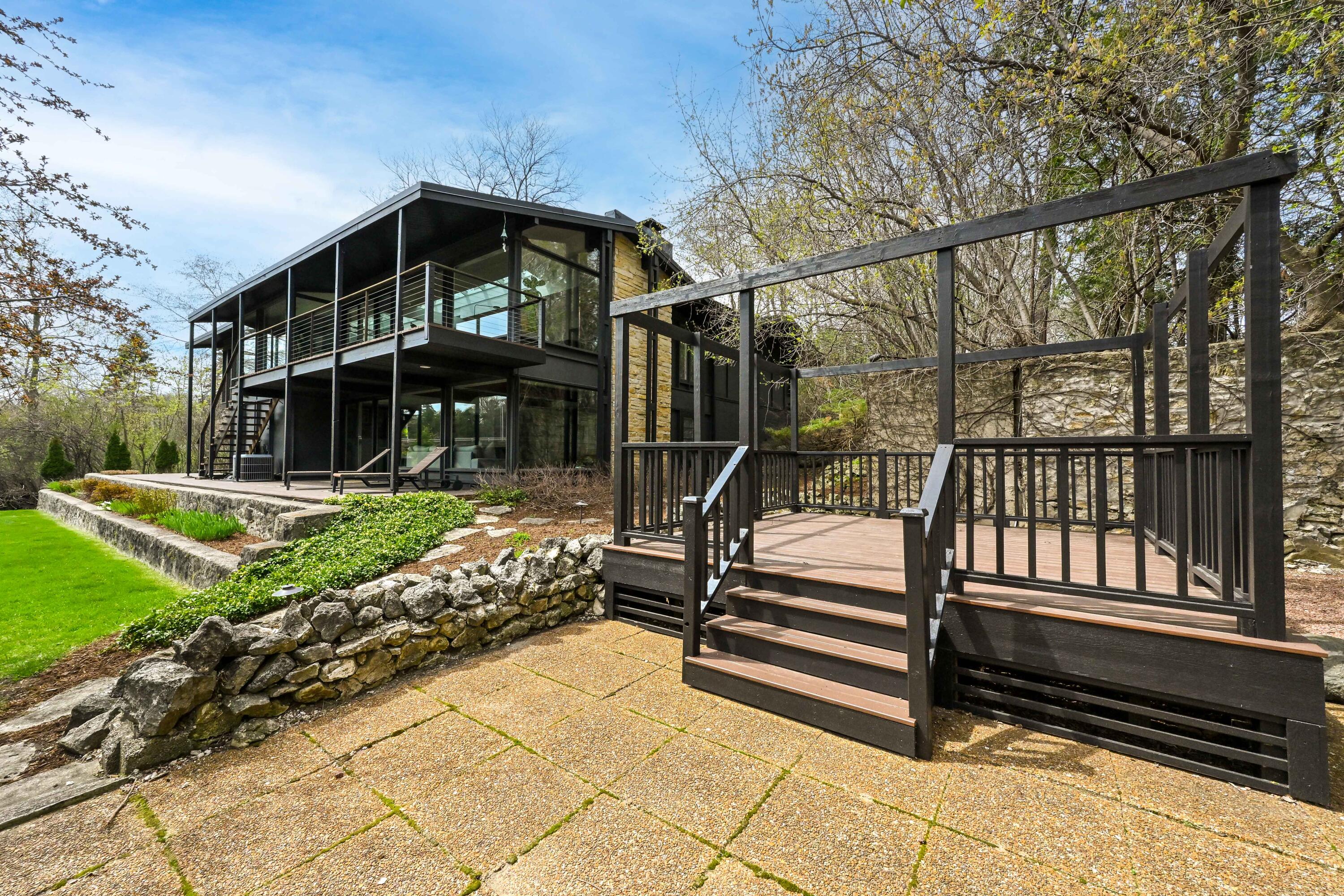 1802 S Green Bay Rd