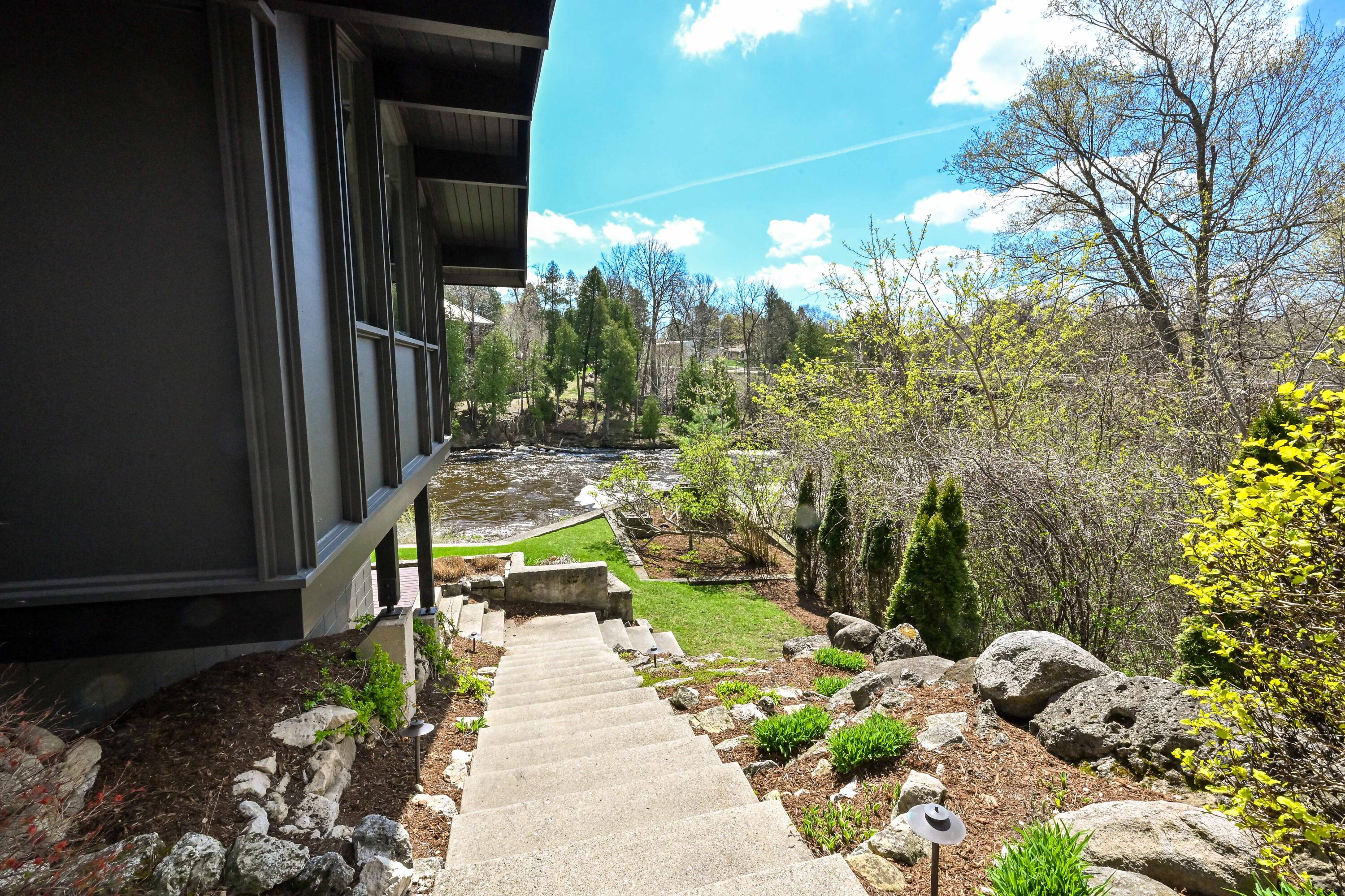 1802 S Green Bay Rd