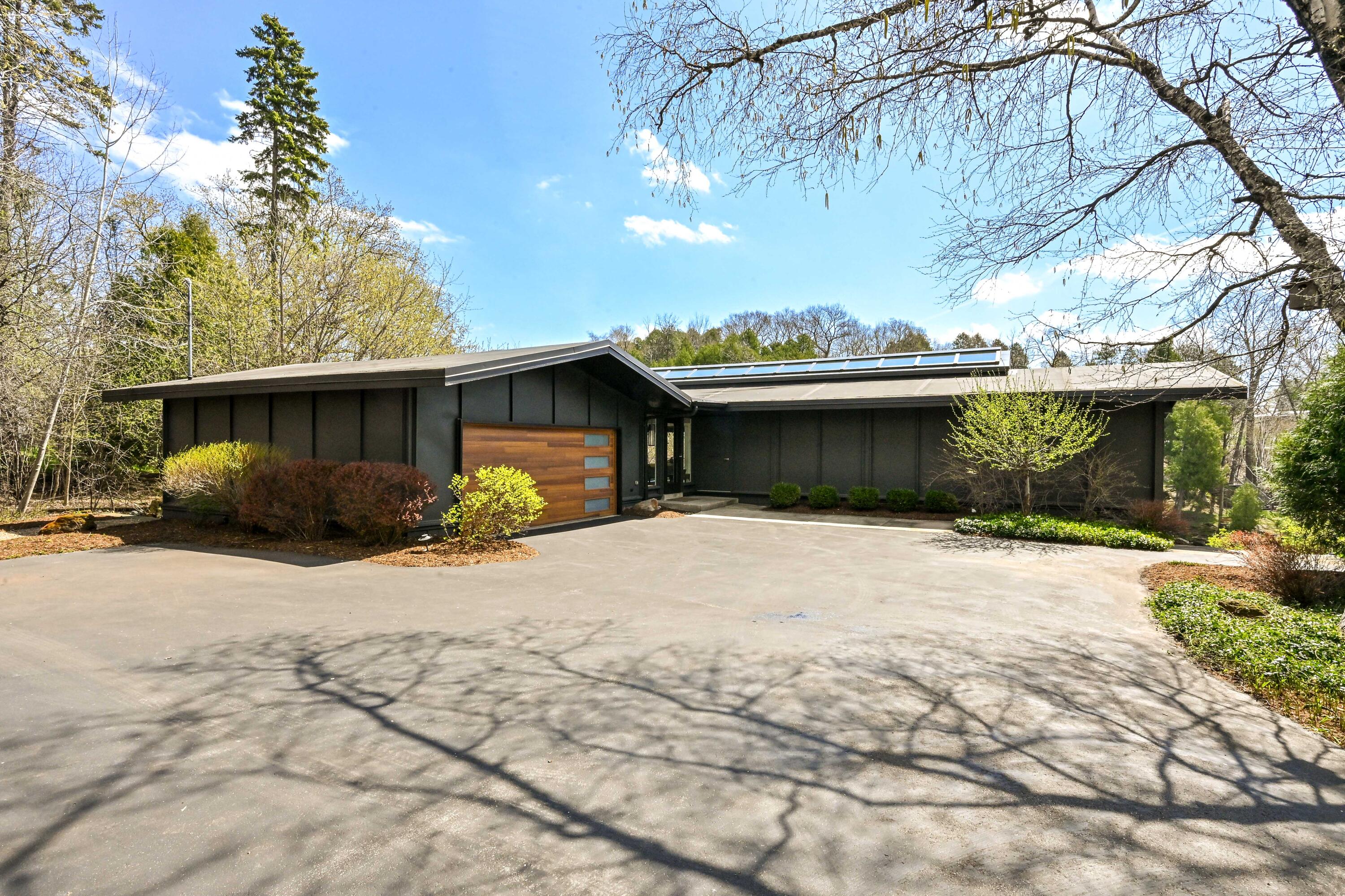 1802 S Green Bay Rd