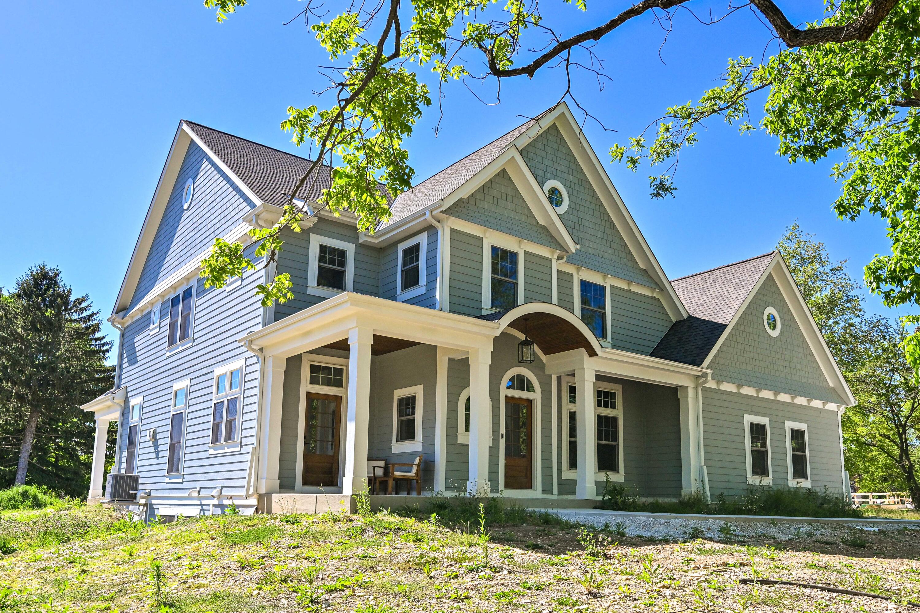 1055 Red Barn Ln