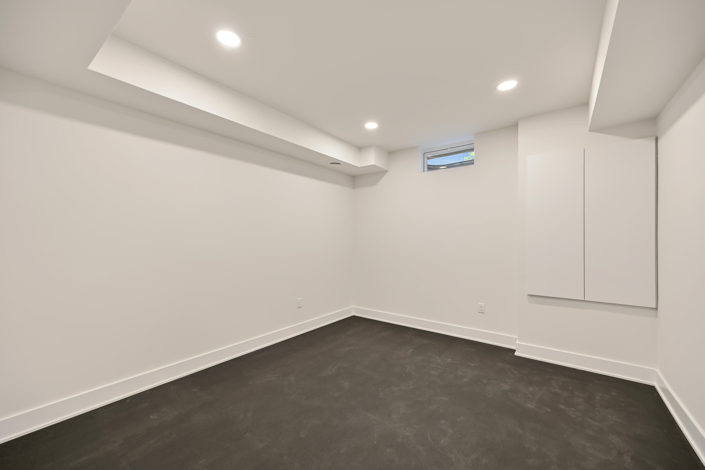 1055 Red Barn Ln