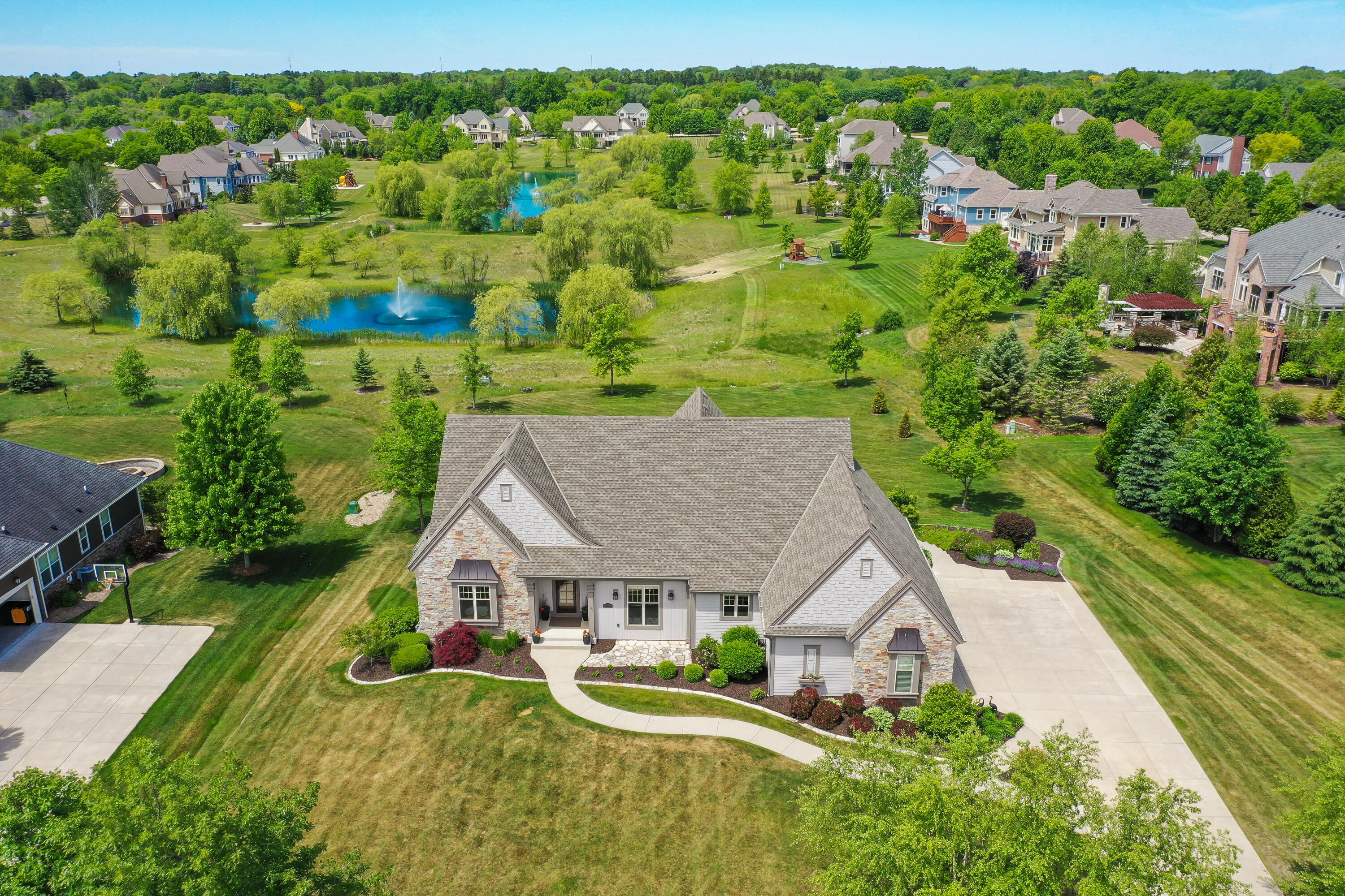 11511 N Oakview Ct