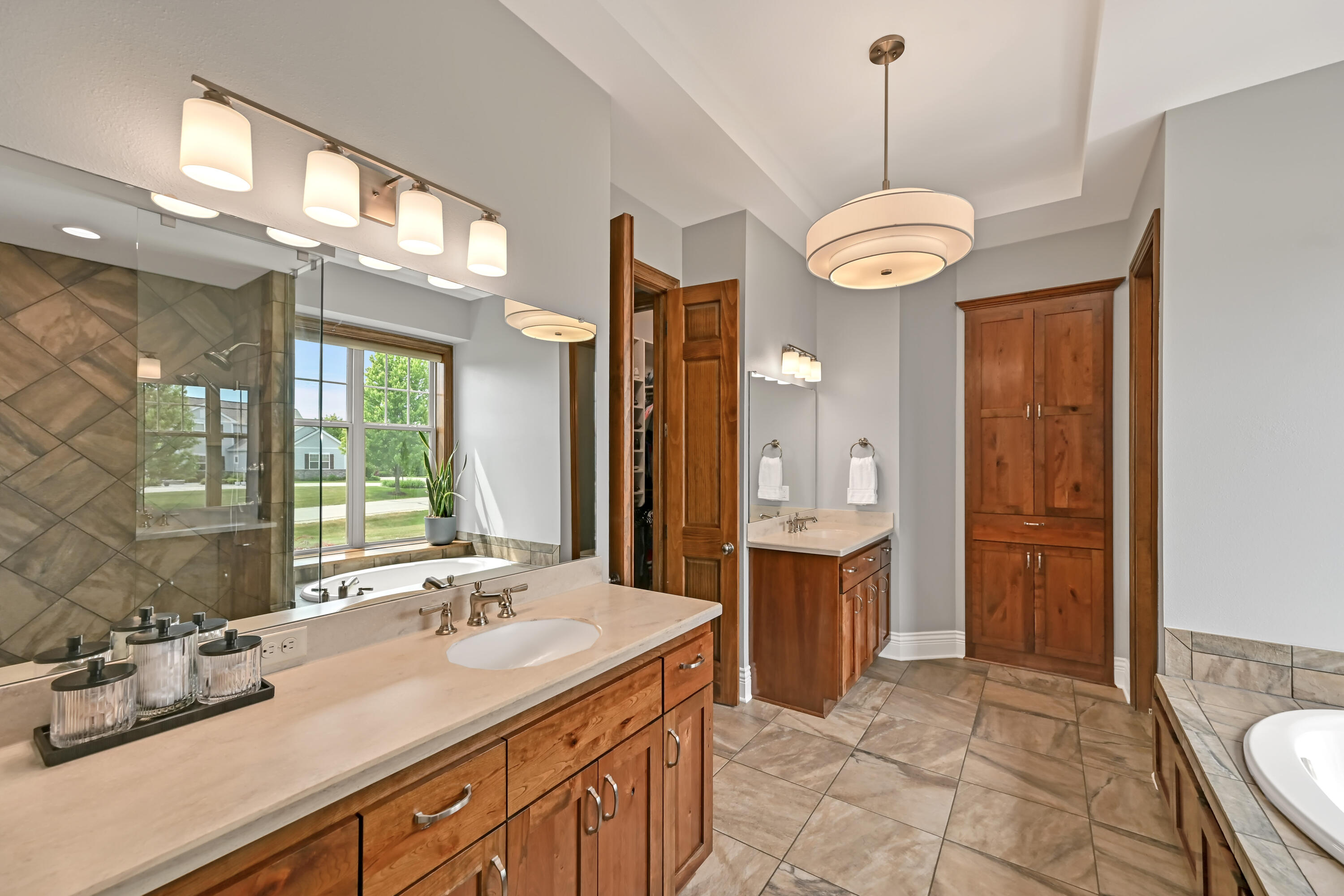 11511 N Oakview Ct