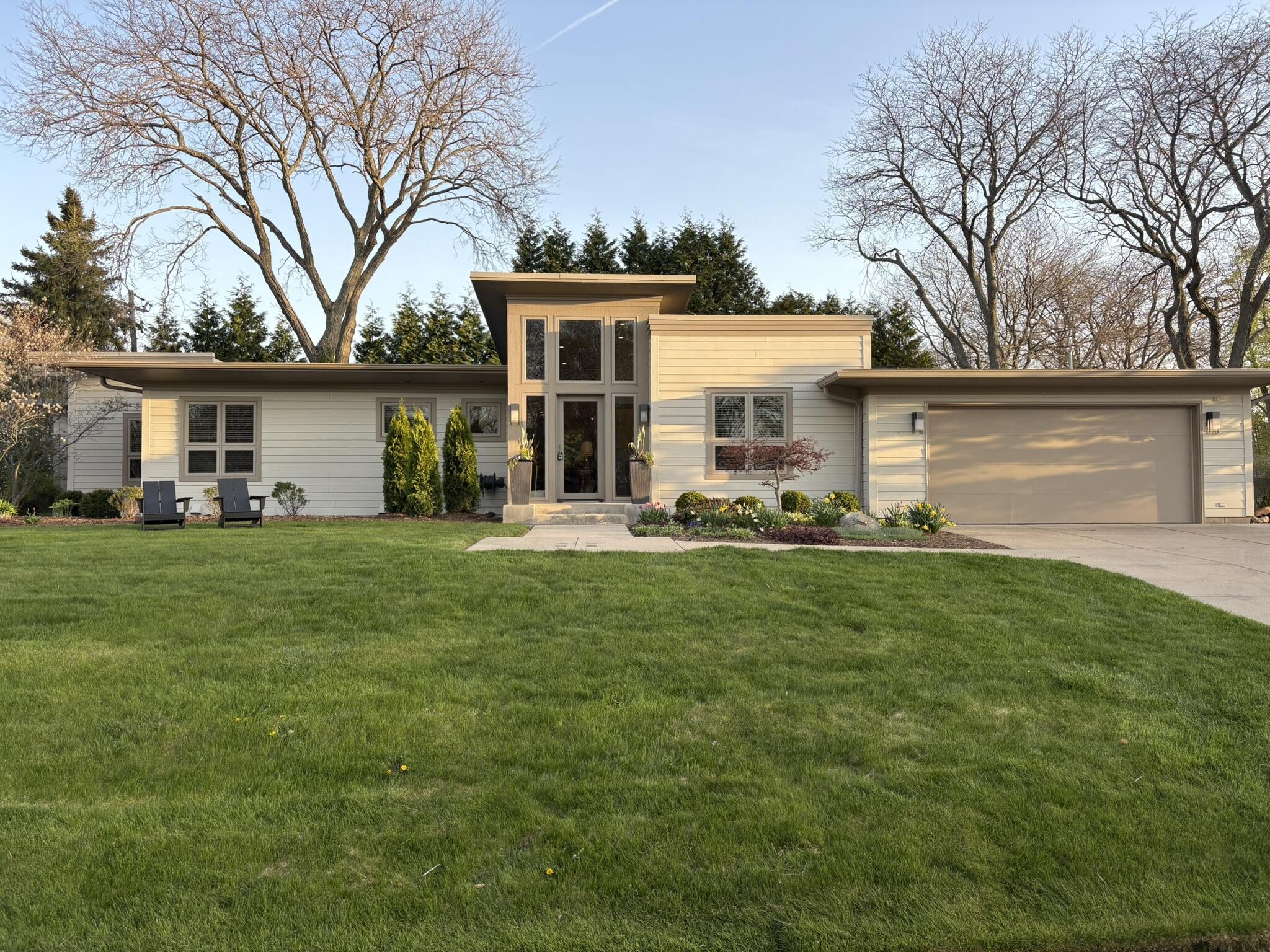 405 E MacArthur Rd