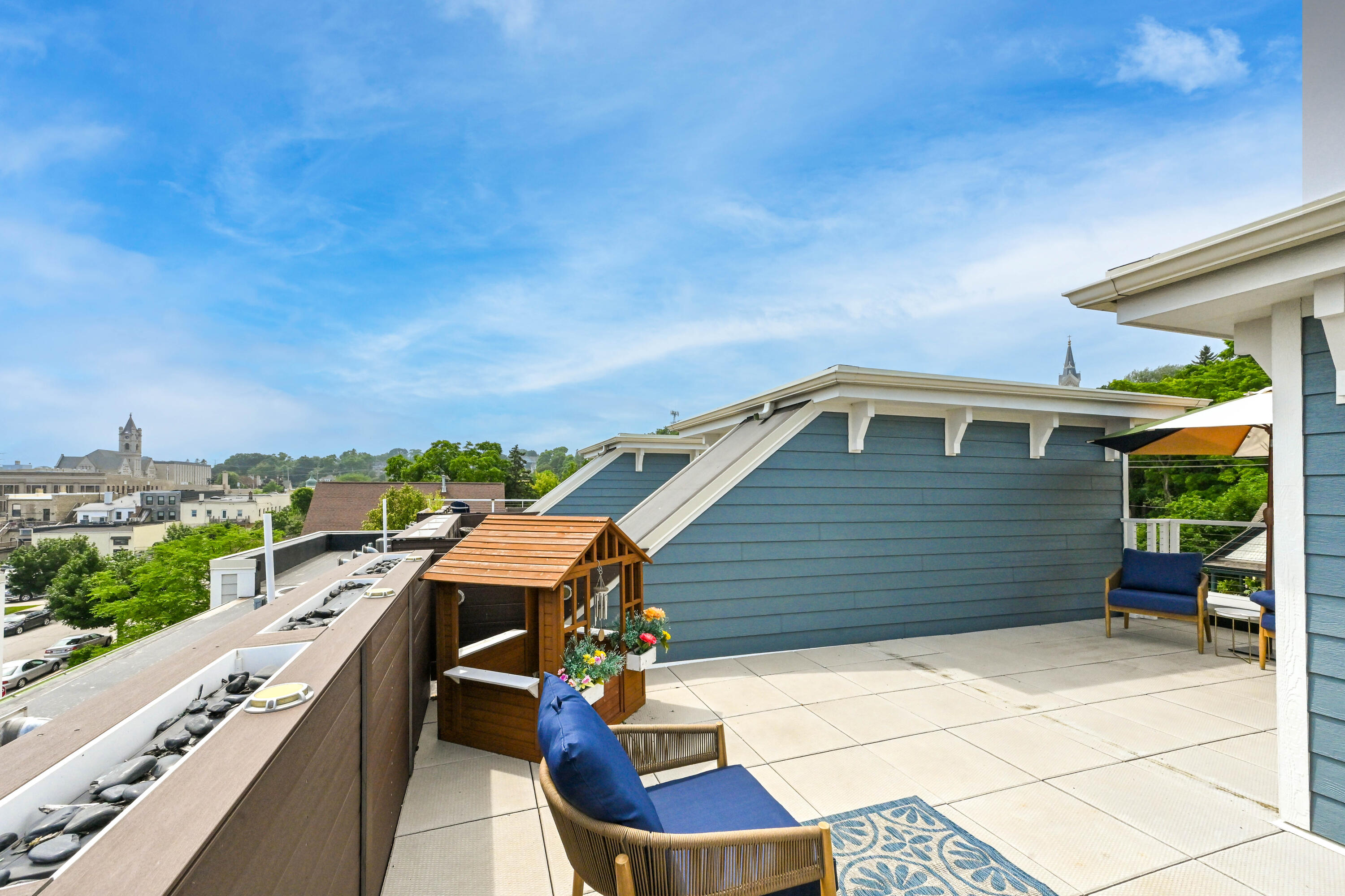 307 E Pier St