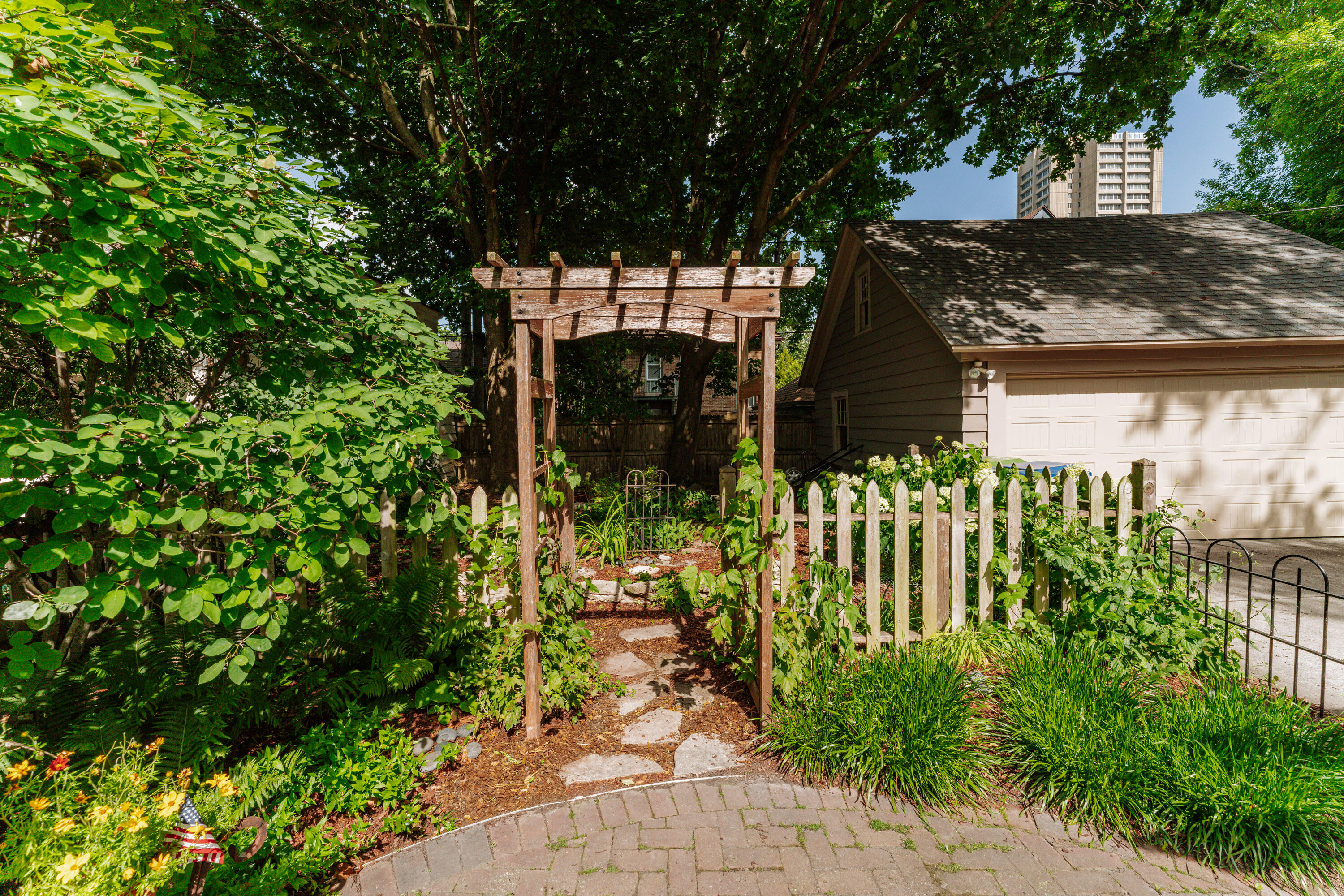3454 N Frederick Ave