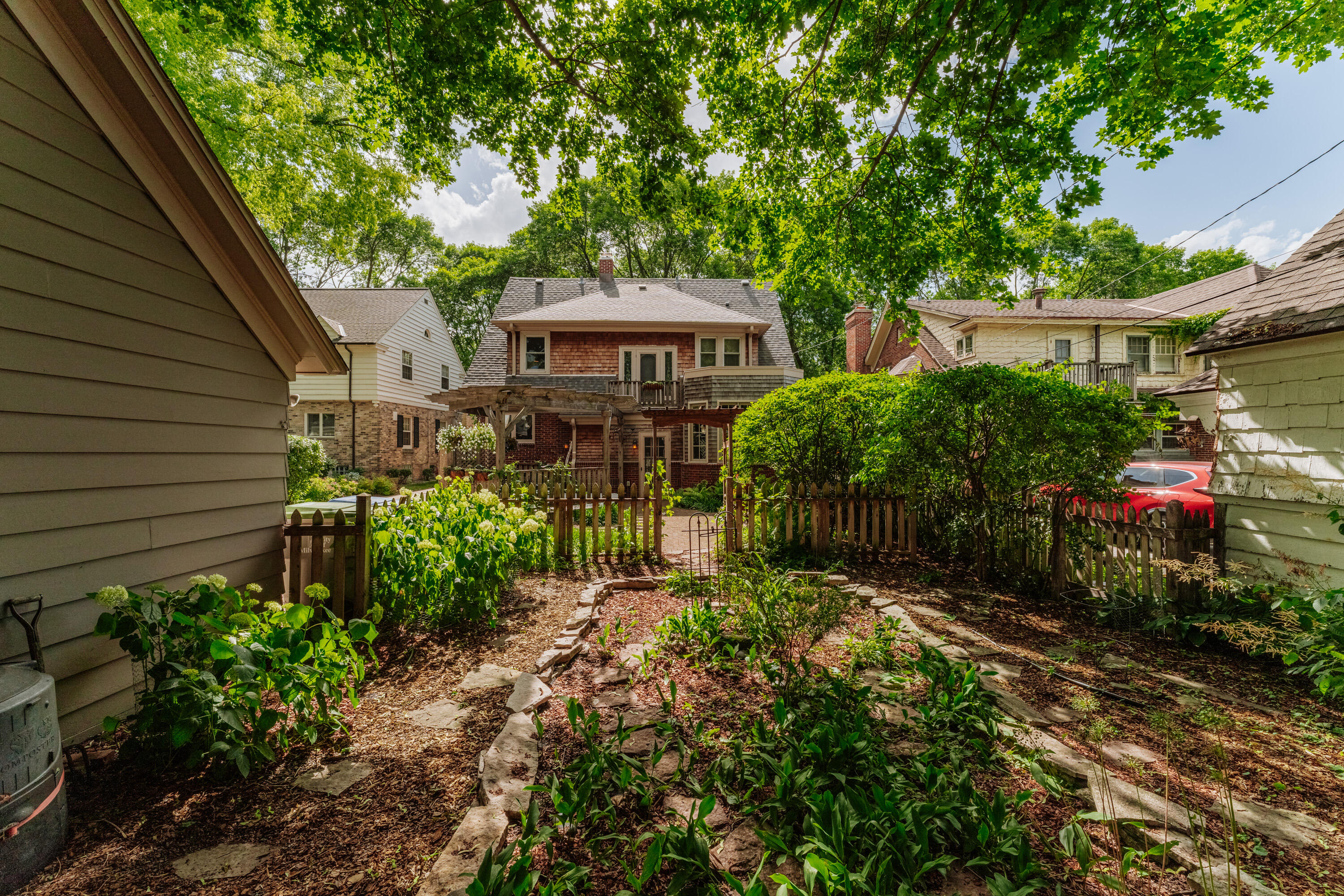 3454 N Frederick Ave