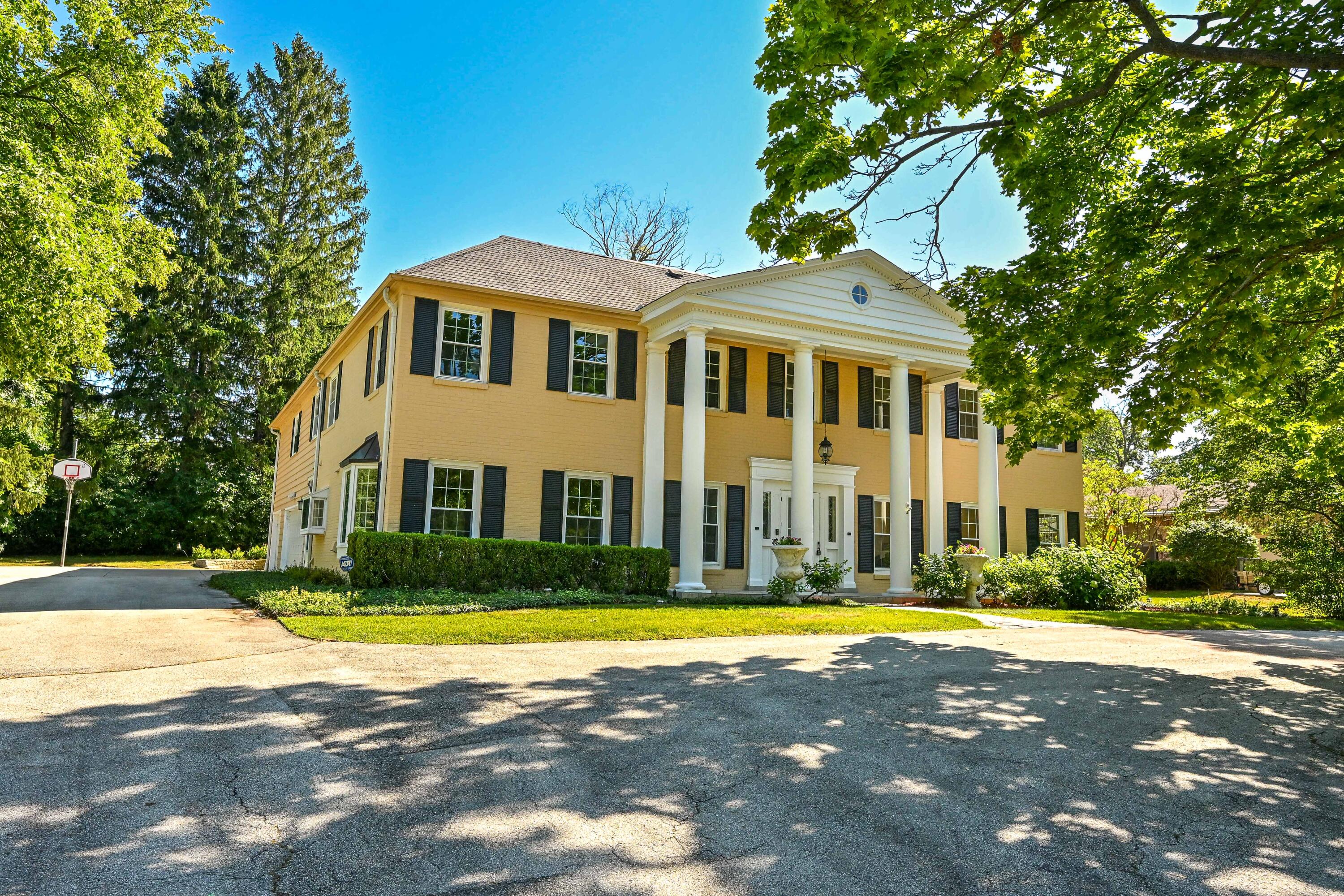 229 W Indian Creek Ct