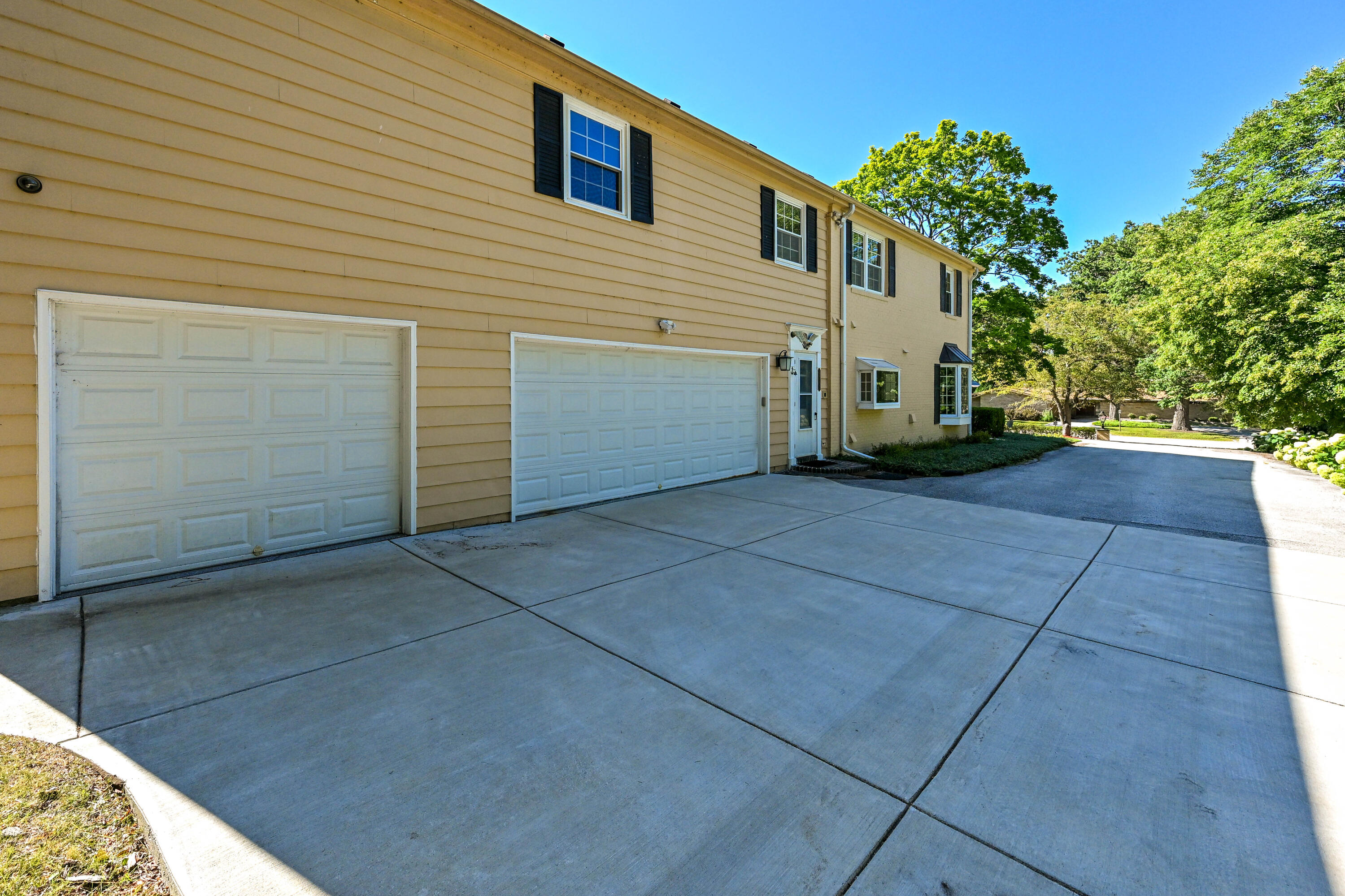 229 W Indian Creek Ct