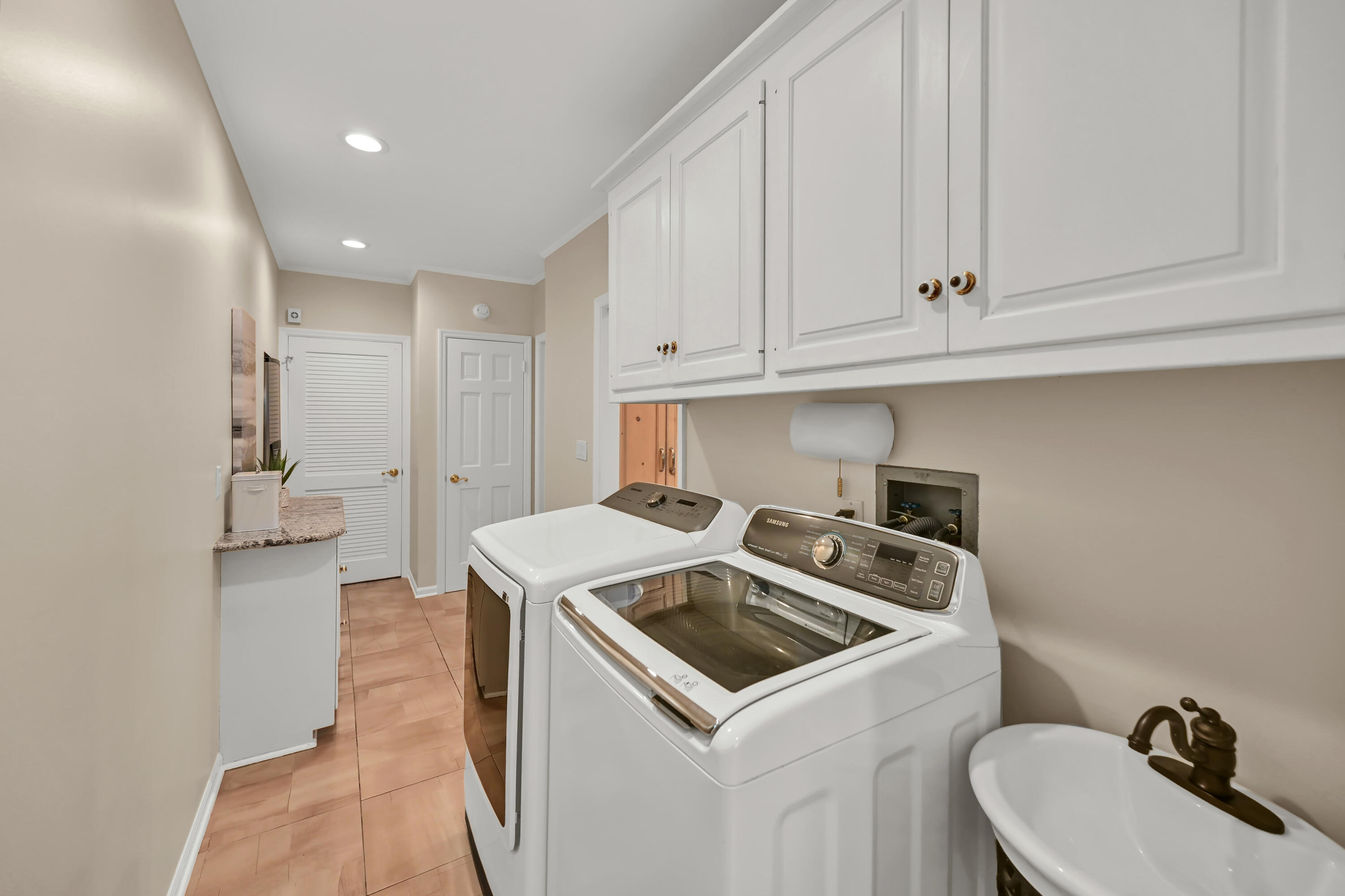 229 W Indian Creek Ct