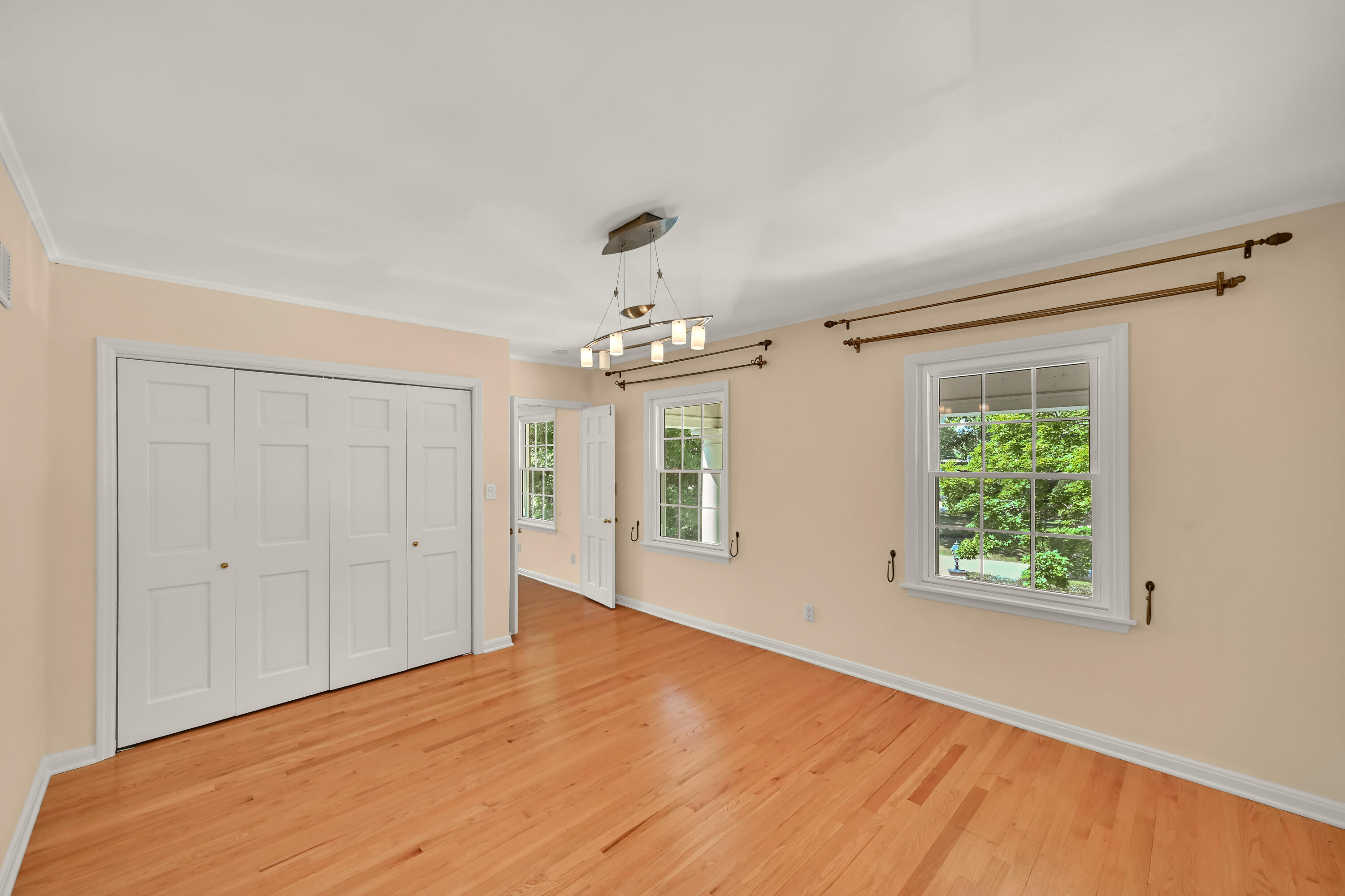 229 W Indian Creek Ct