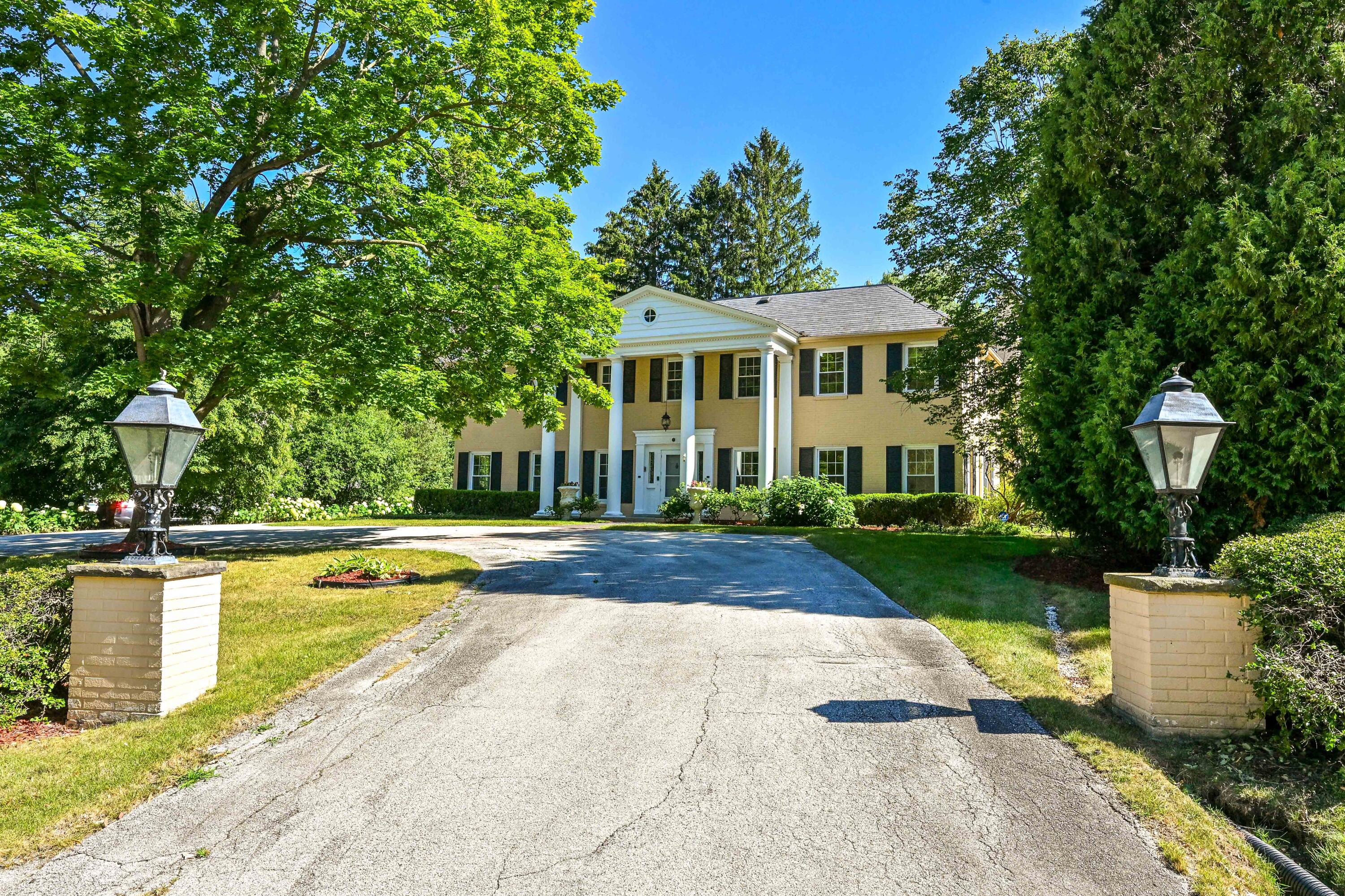 229 W Indian Creek Ct