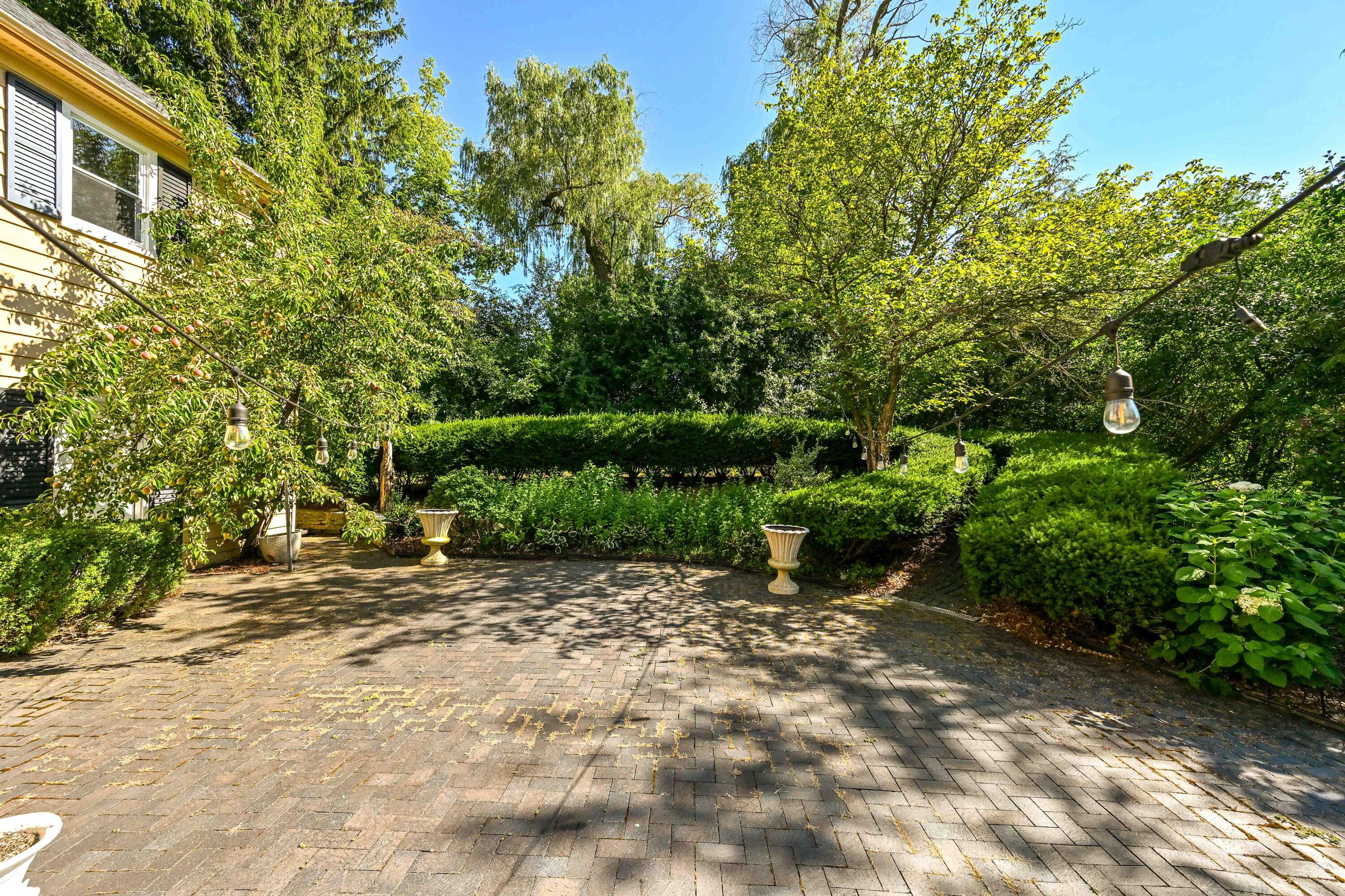 229 W Indian Creek Ct