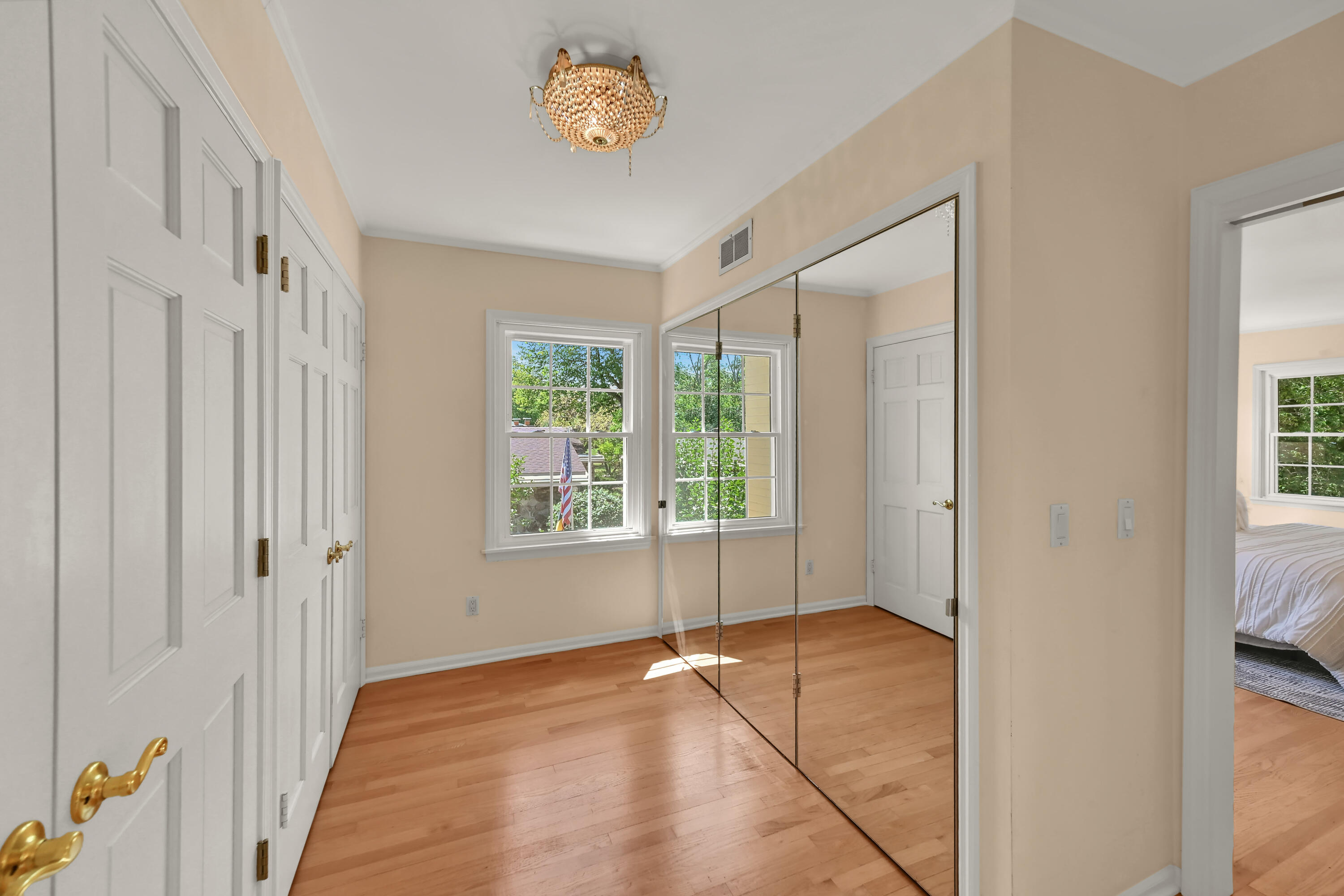 229 W Indian Creek Ct