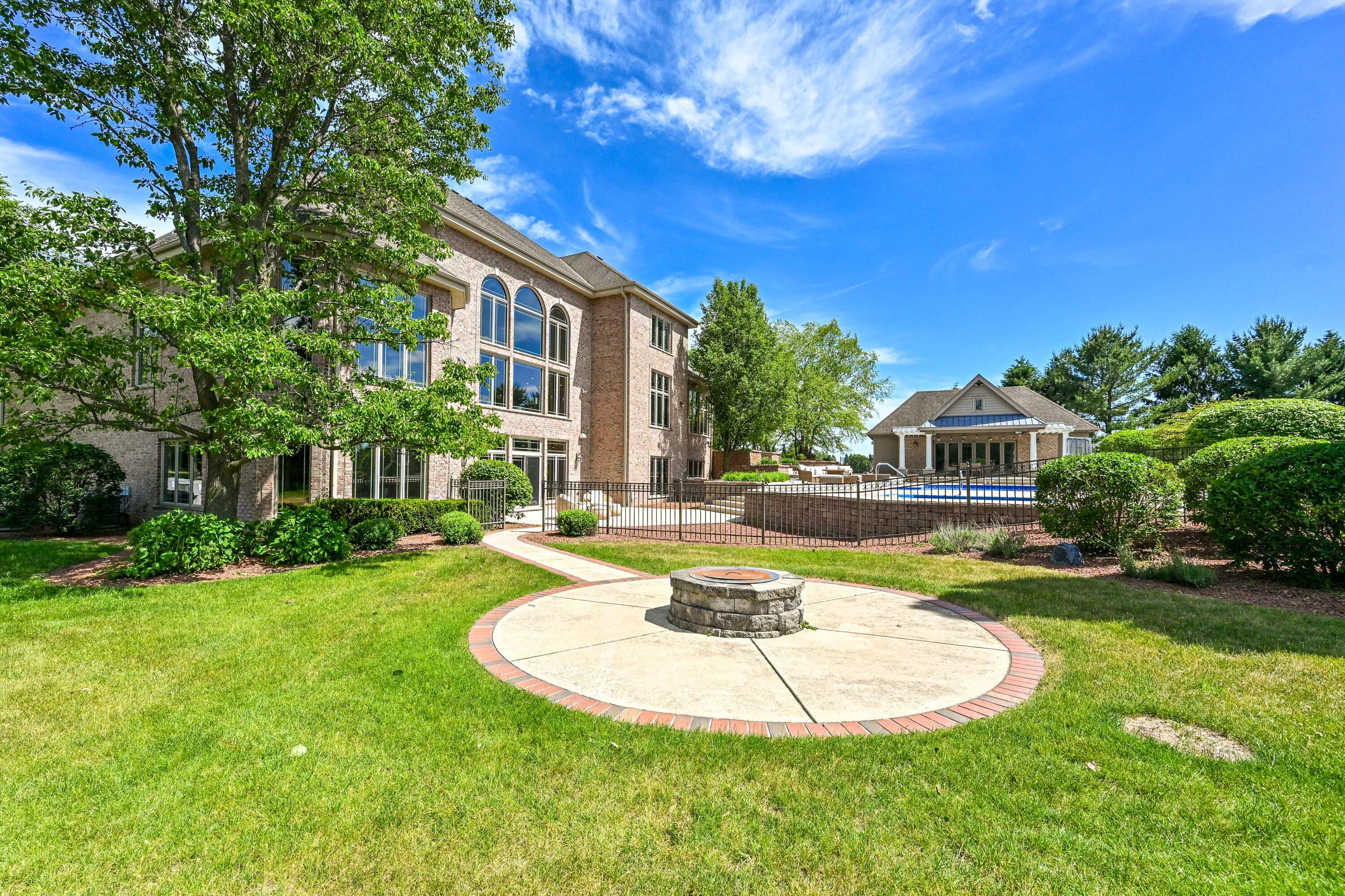 3277 N Canterbury Ln