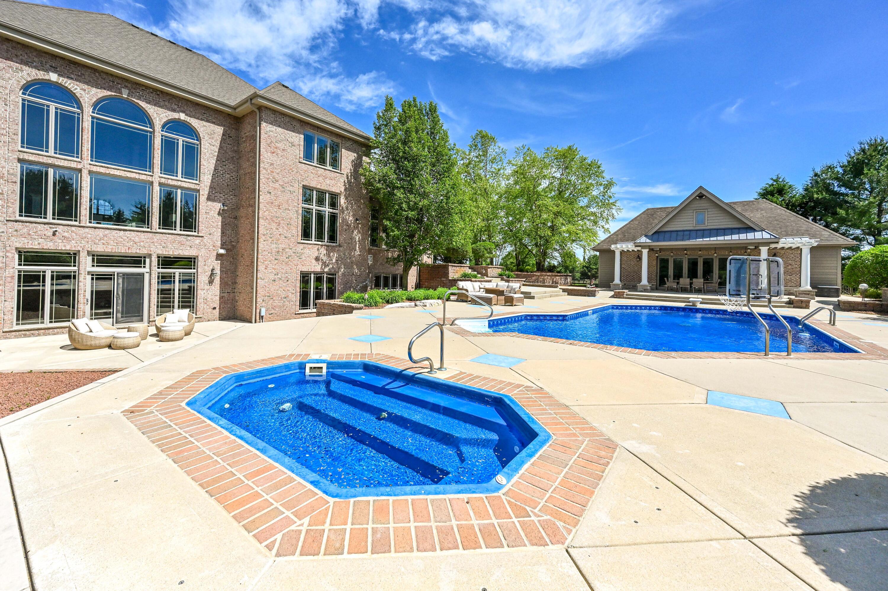 3277 N Canterbury Ln