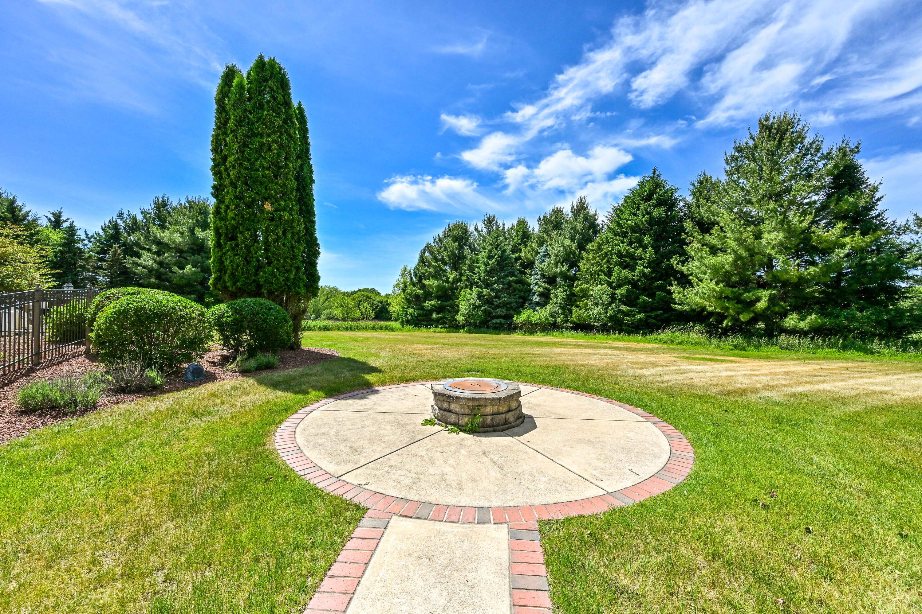 3277 N Canterbury Ln