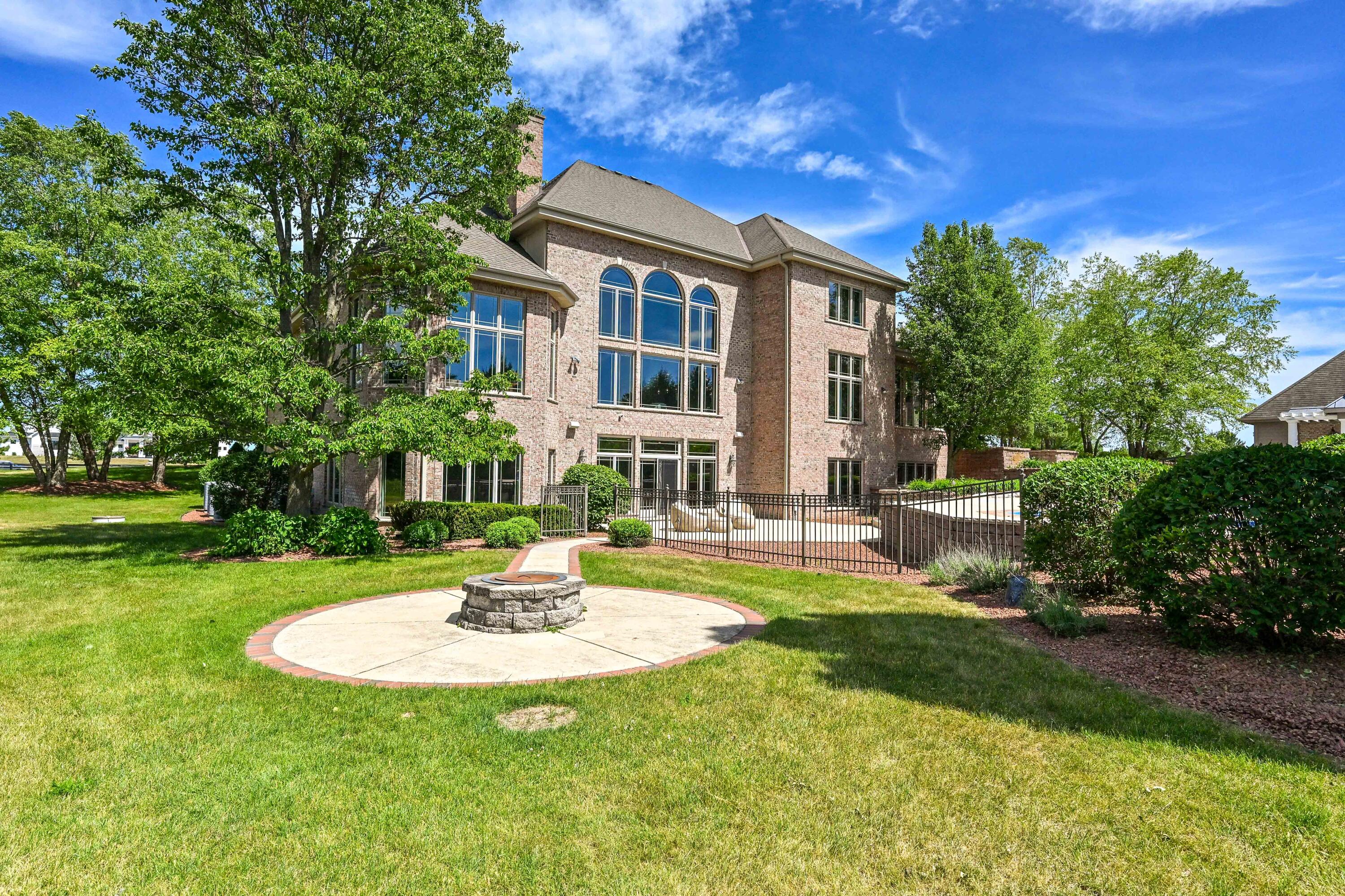 3277 N Canterbury Ln