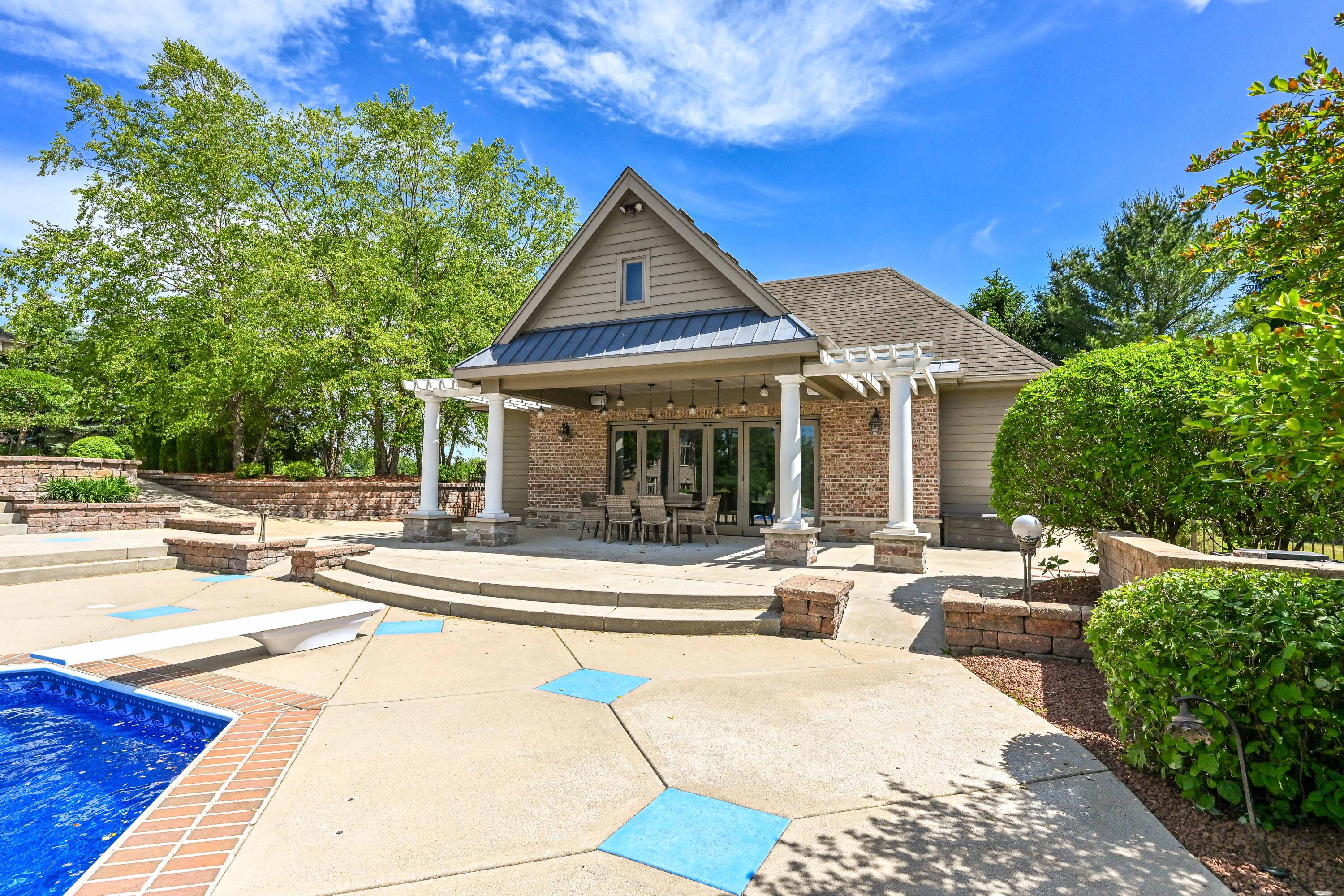 3277 N Canterbury Ln