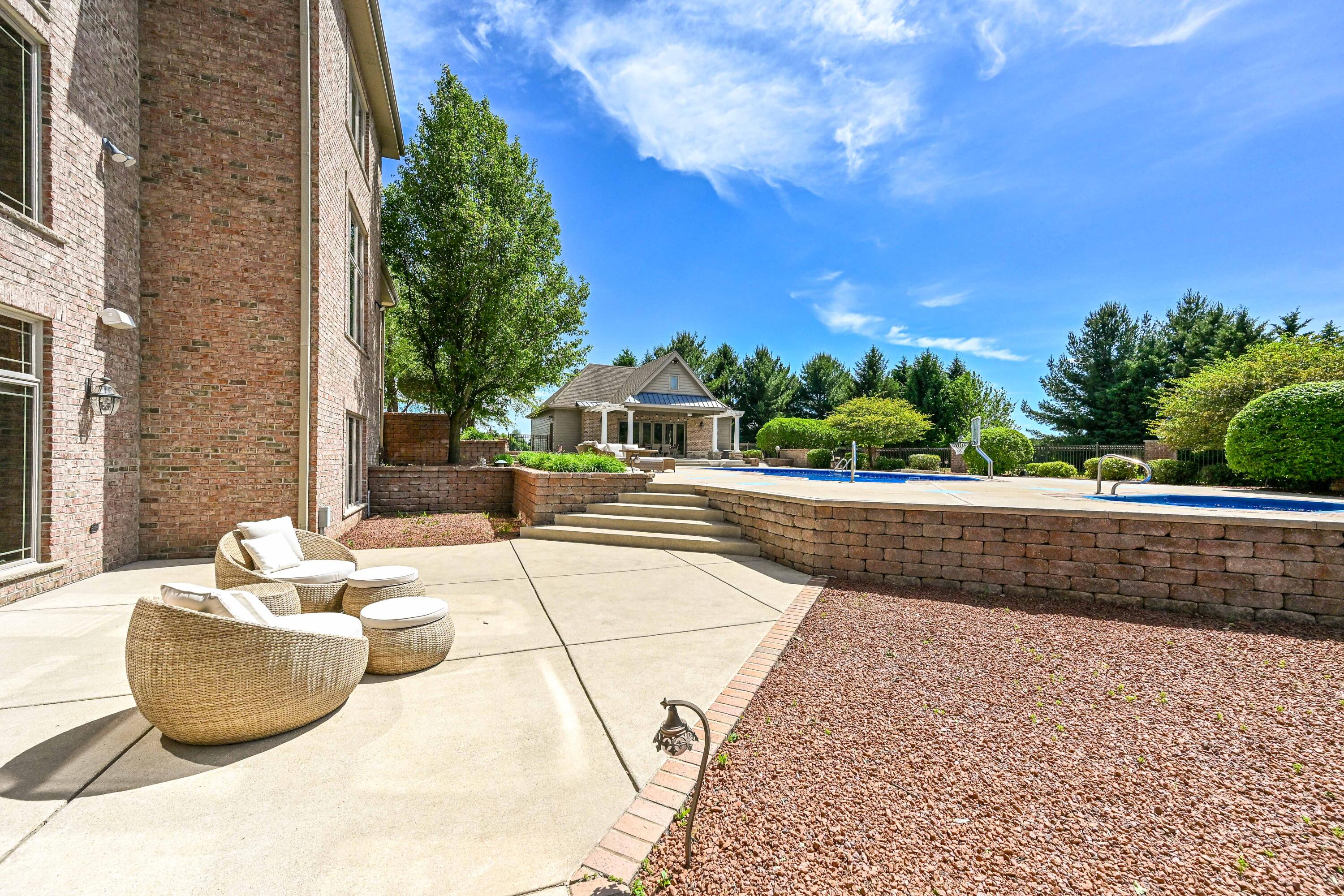 3277 N Canterbury Ln