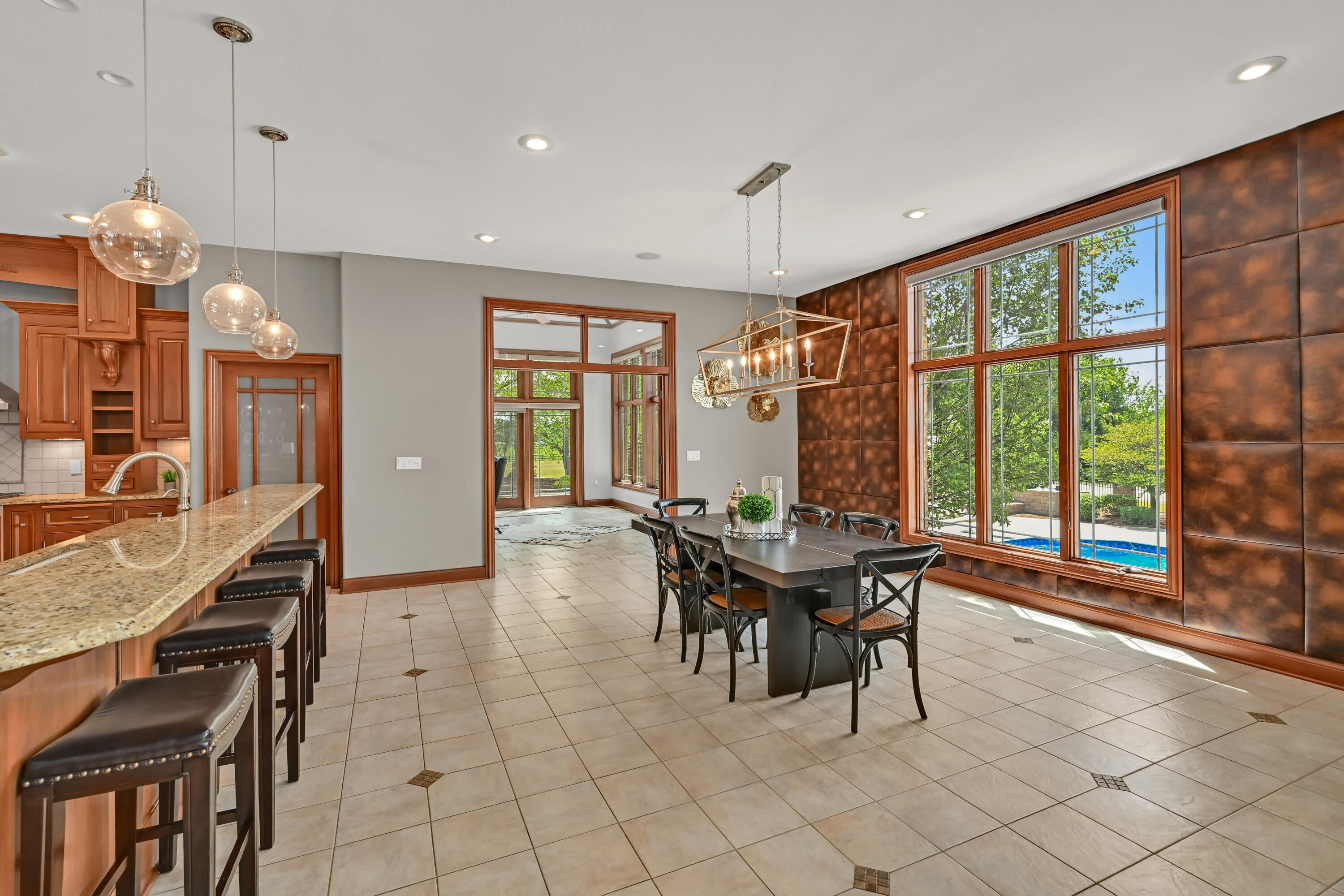 3277 N Canterbury Ln