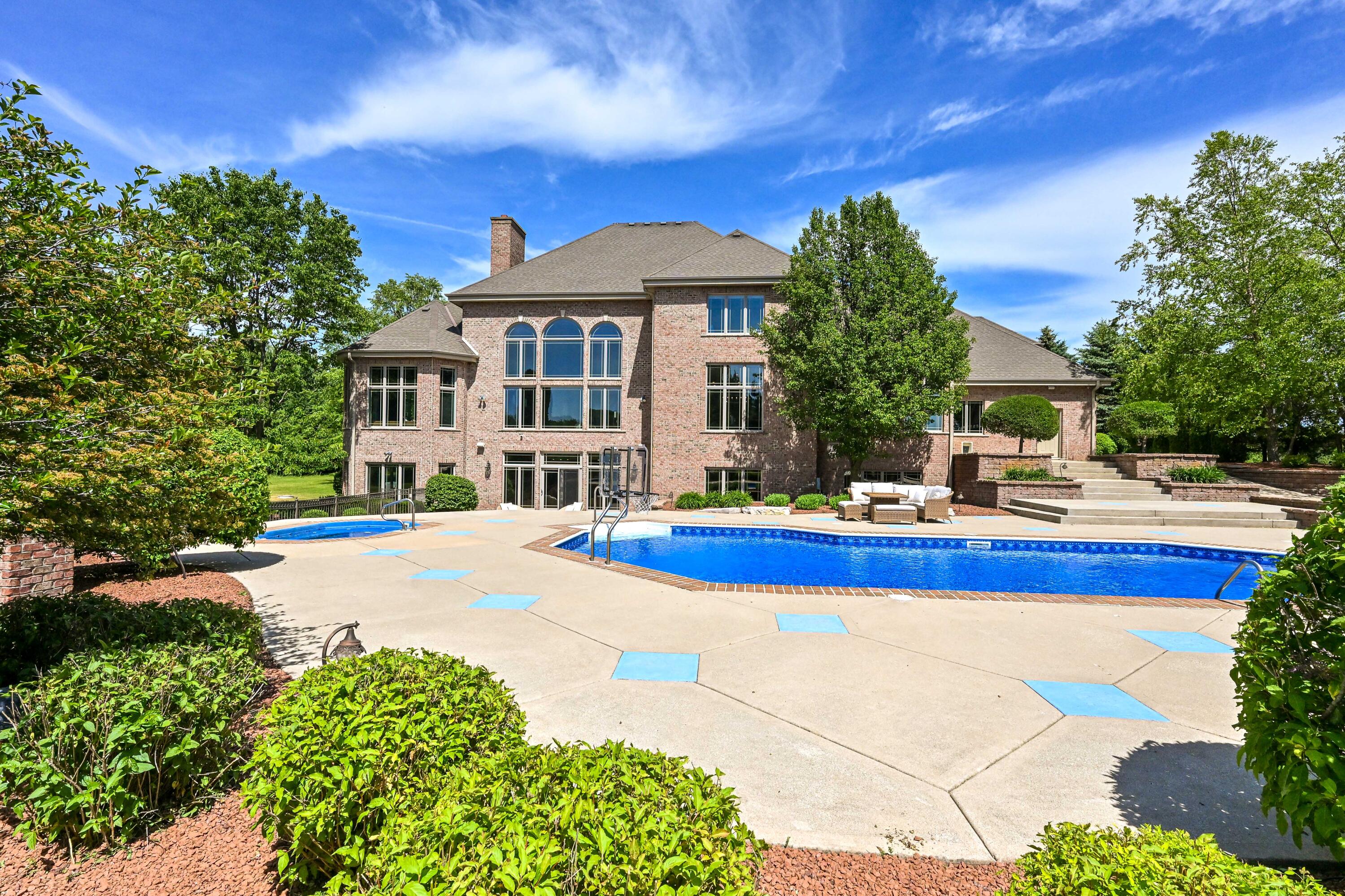 3277 N Canterbury Ln