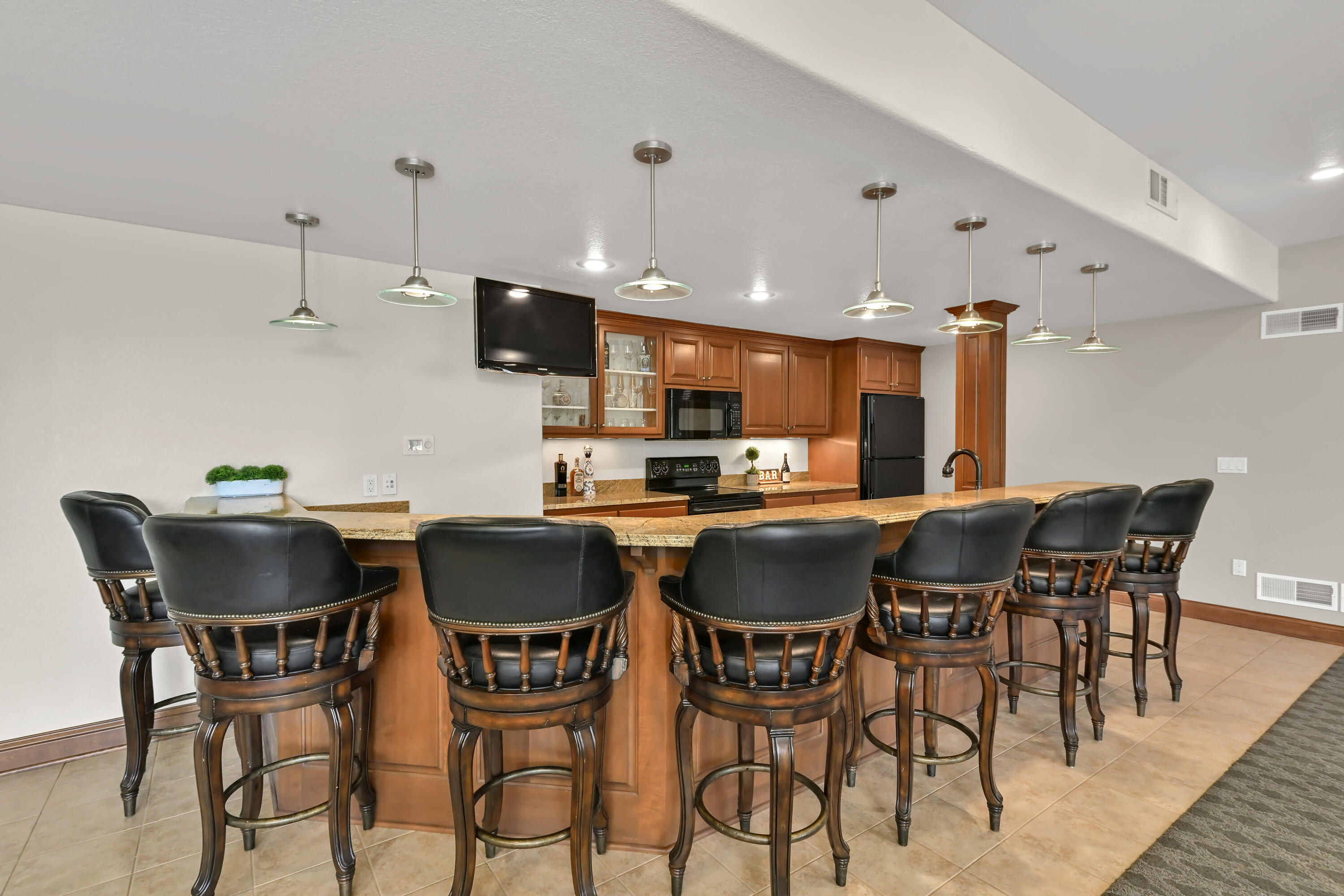 3277 N Canterbury Ln