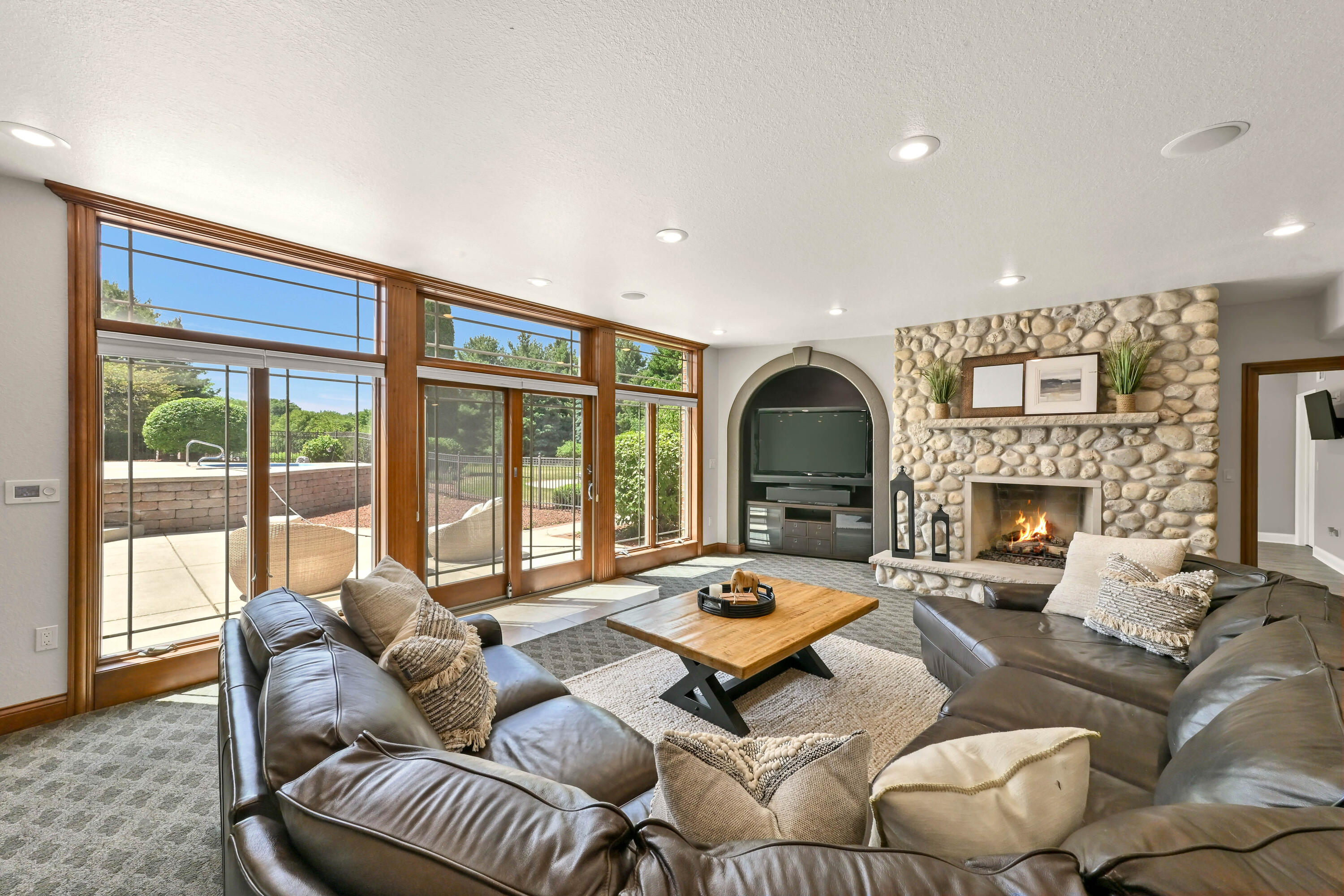 3277 N Canterbury Ln